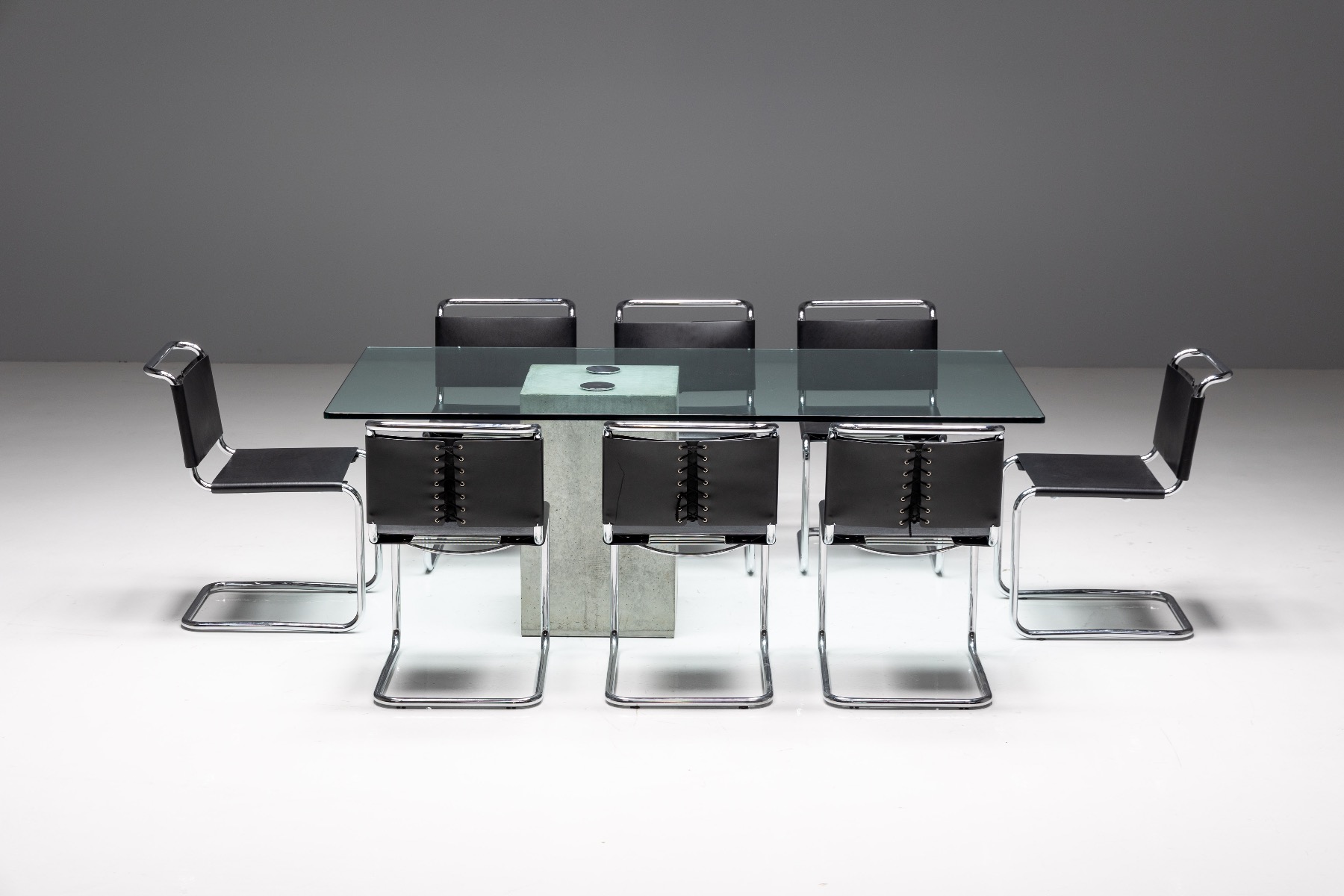 Architectural dining table Sapo design