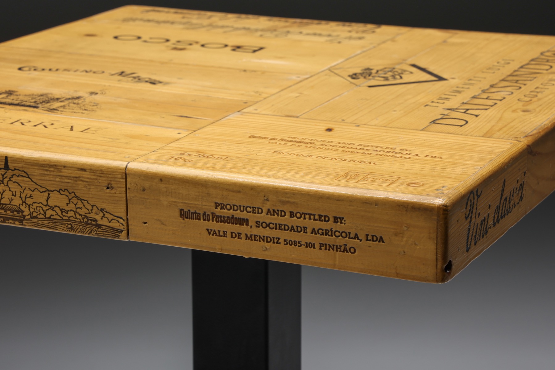 Architectural high tables in Belgian design