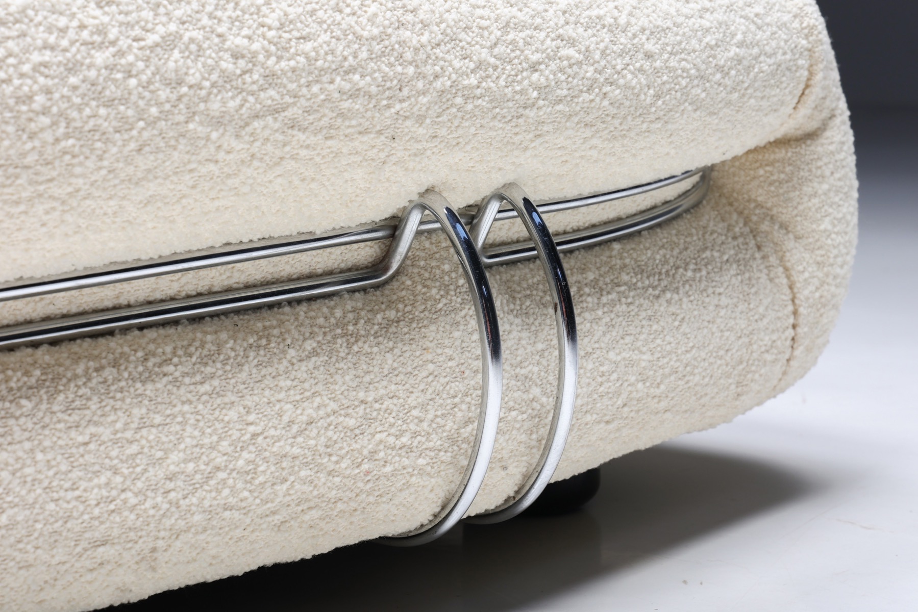 Retro Soriana sofa in boucle style
