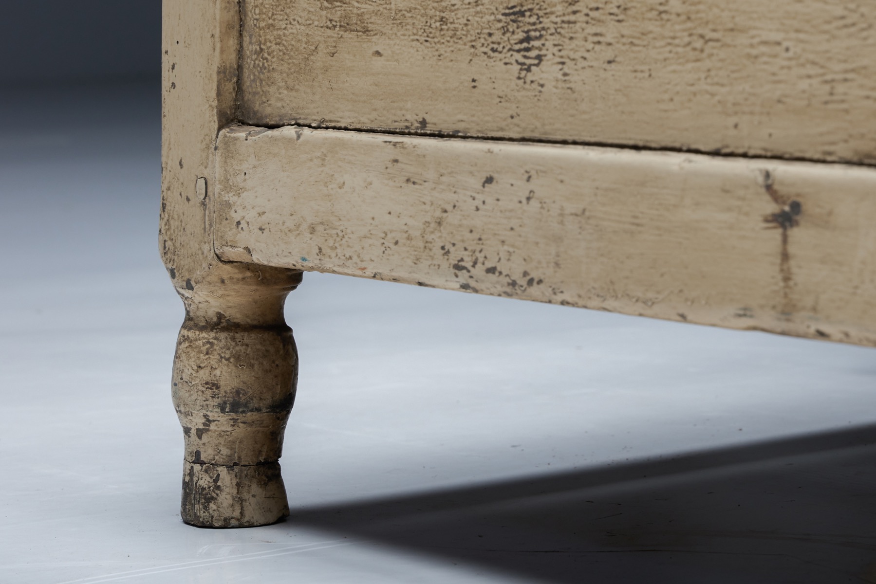 Authentic Irish settle chair from the nineteenth century