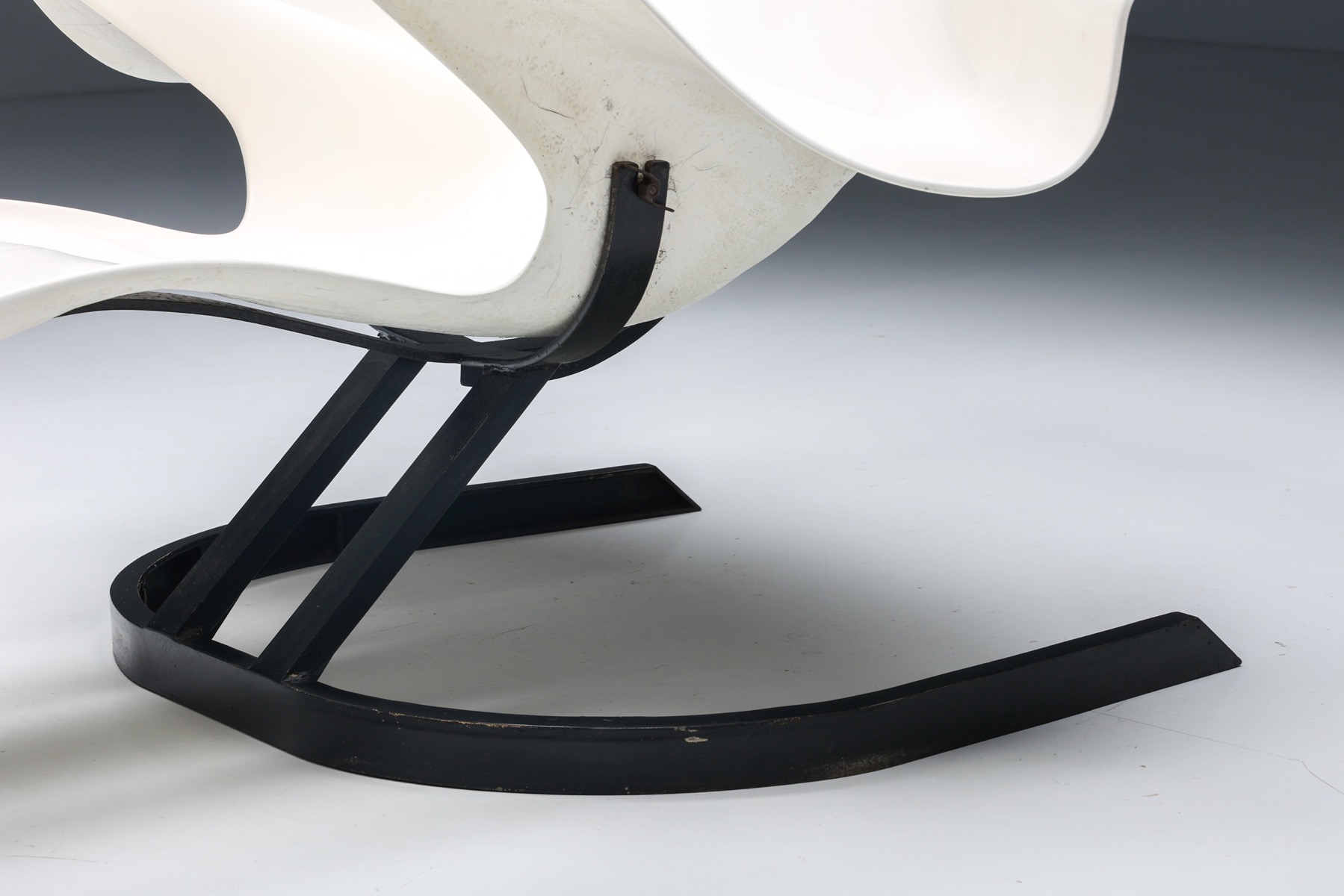 Bold elephant chair in Bernard Rancillac style