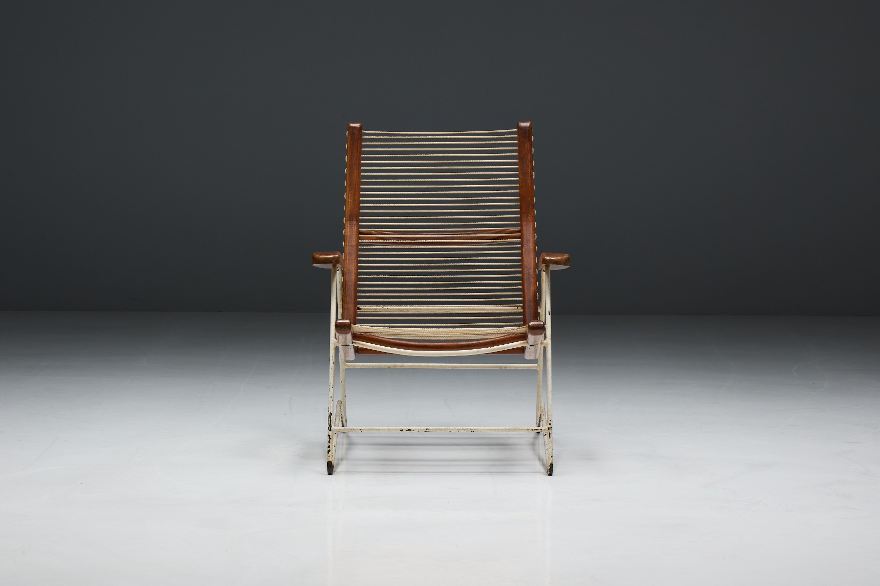 Carlo Hauner String Chair with elegant proportions