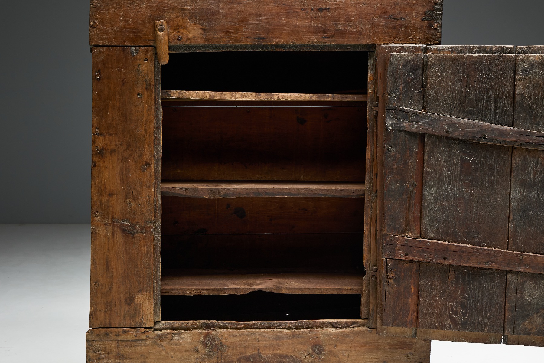 Farmhouse alpine cabinet from the late 1700s