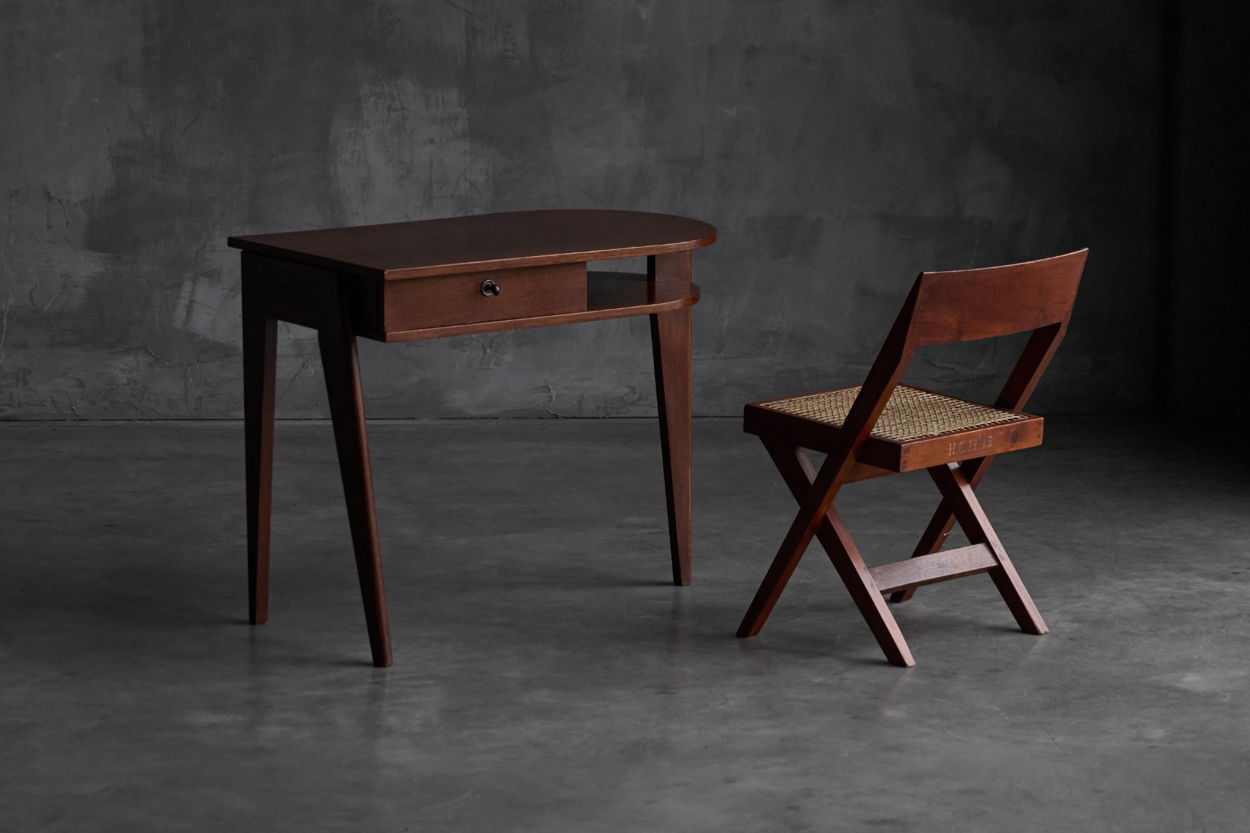 Modern French writing desk by Jacques Adnet with three leg support