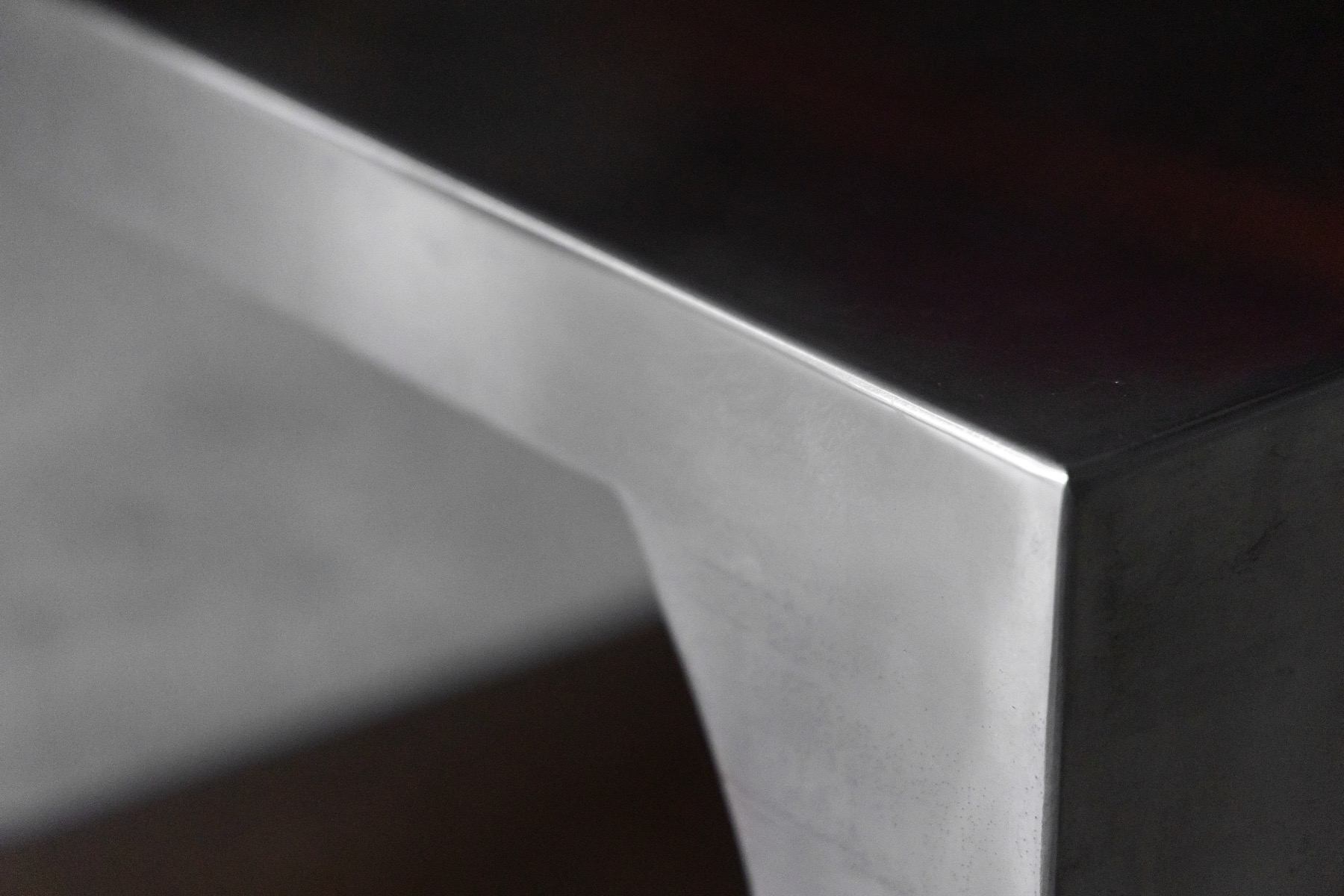 Geometric modernist side table made from aluminum