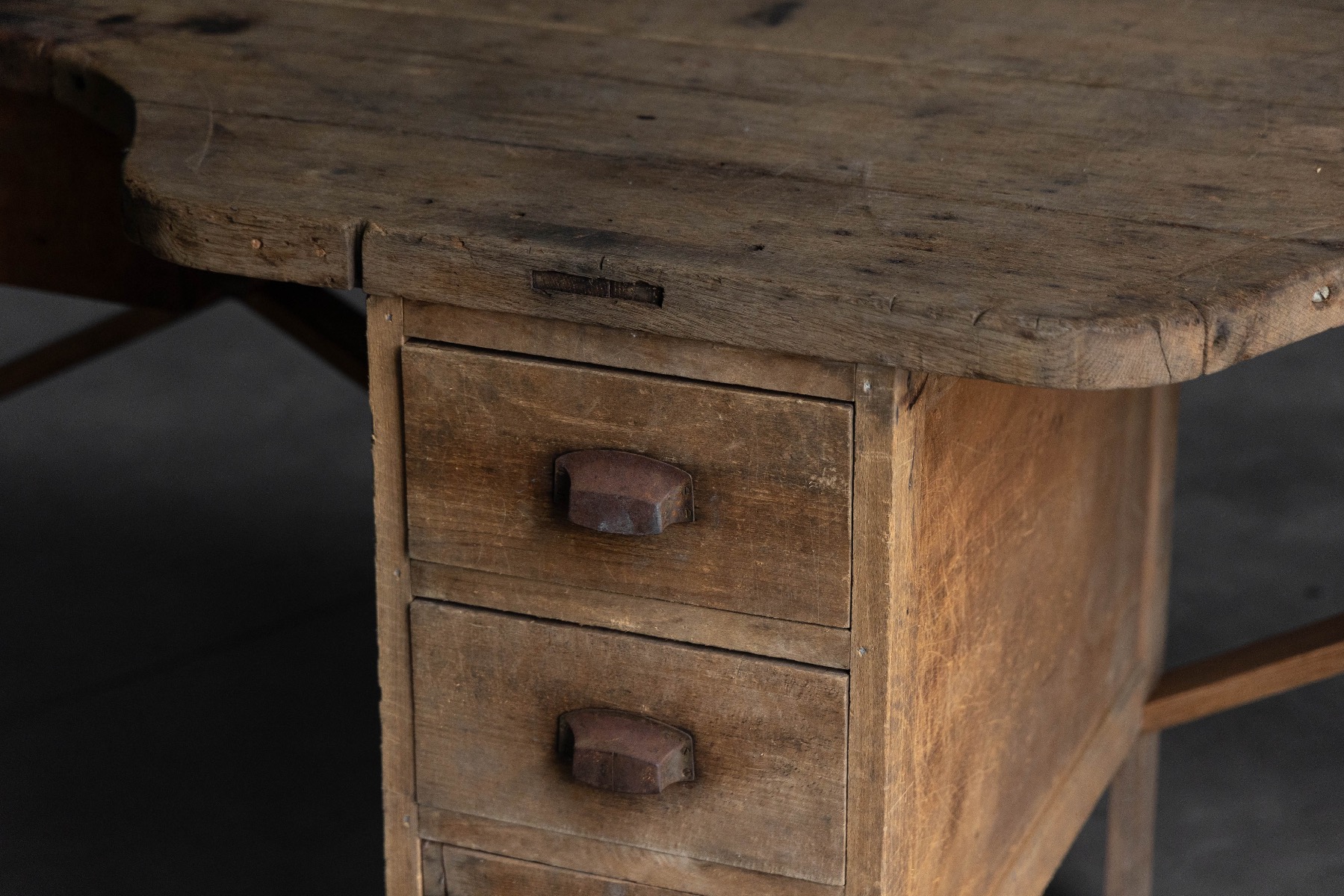 Solid wood jeweller’s bench with historic presence
