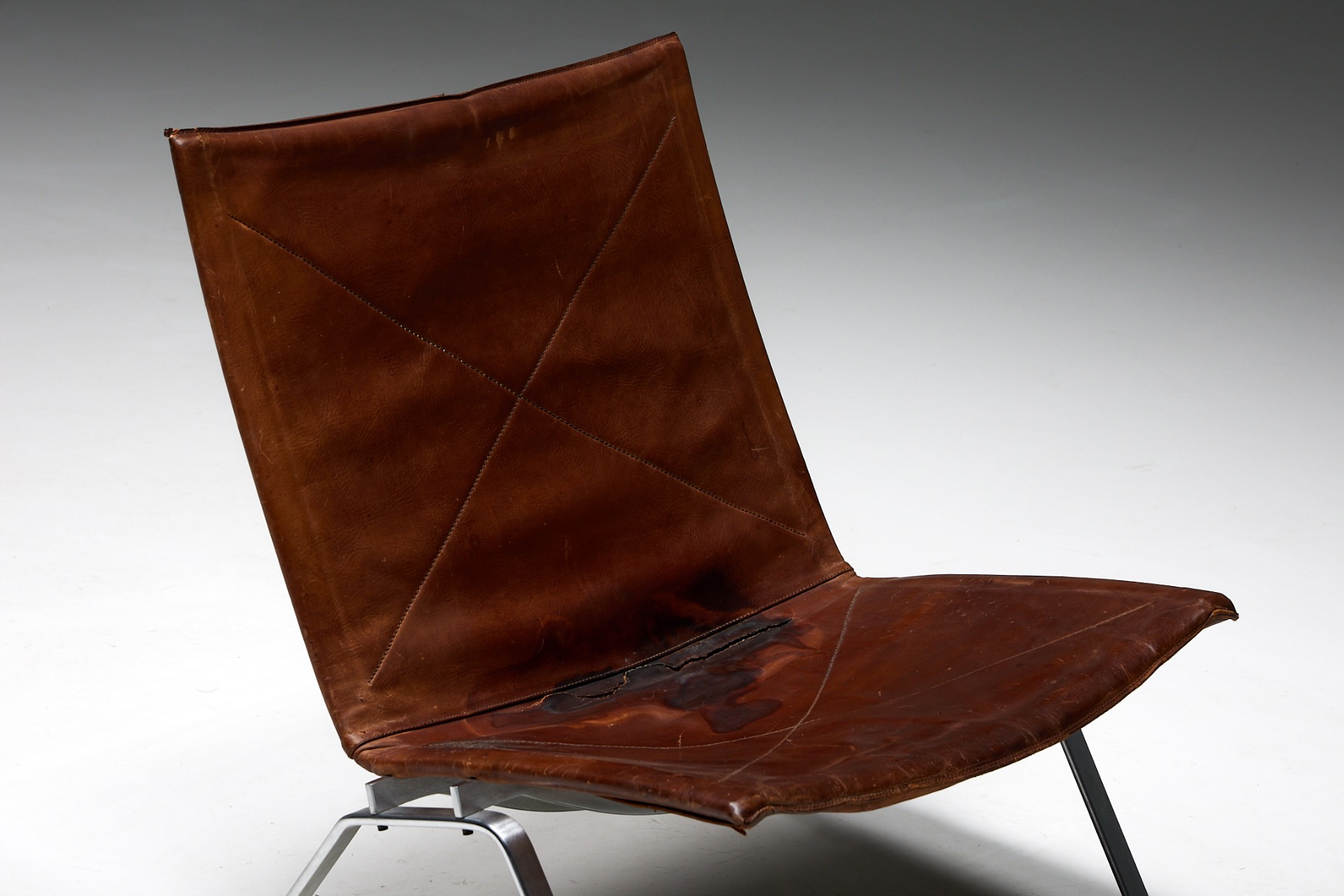 Iconic PK22 lounge chairs by Poul Kjaerholm from the 1960s