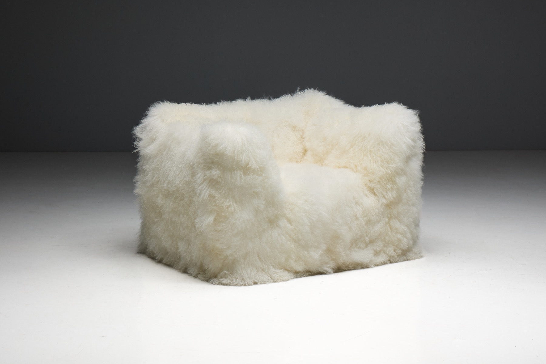 Italian design classic Le Bambole armchair from the 1970s