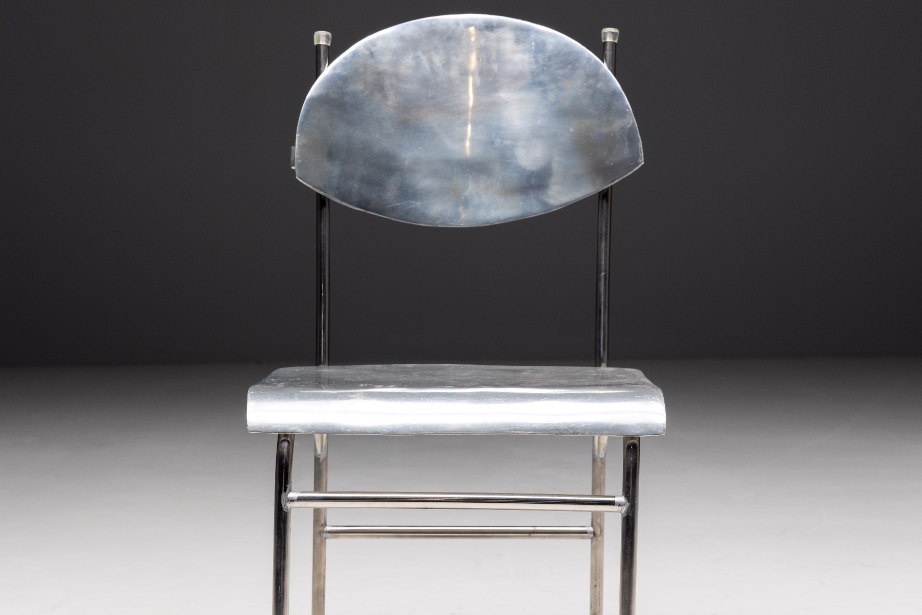 Lightweight aluminum seating chairs in modern design