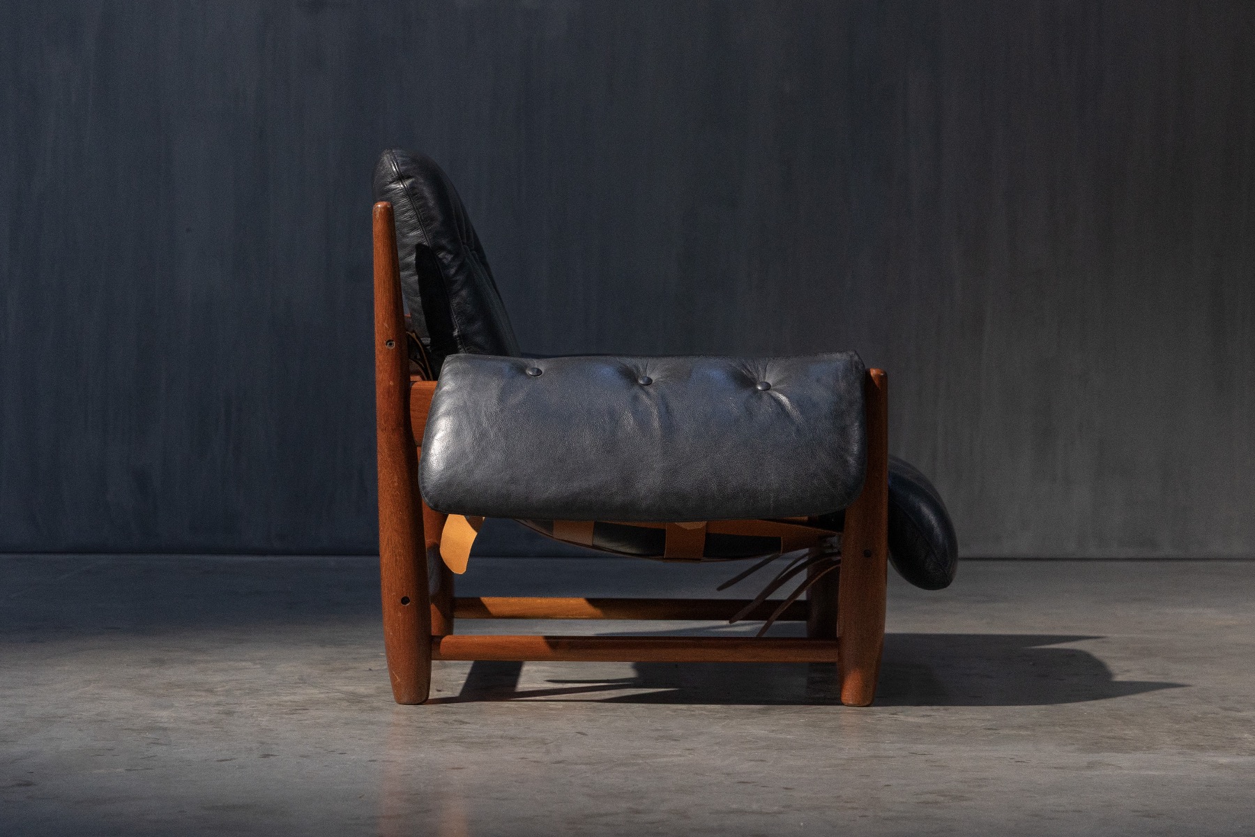 Gallery level Sergio Rodrigues Mole chair