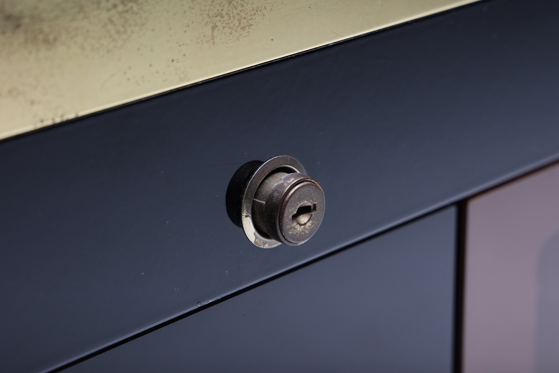 Premium Hollywood Regency sideboard in black and gold