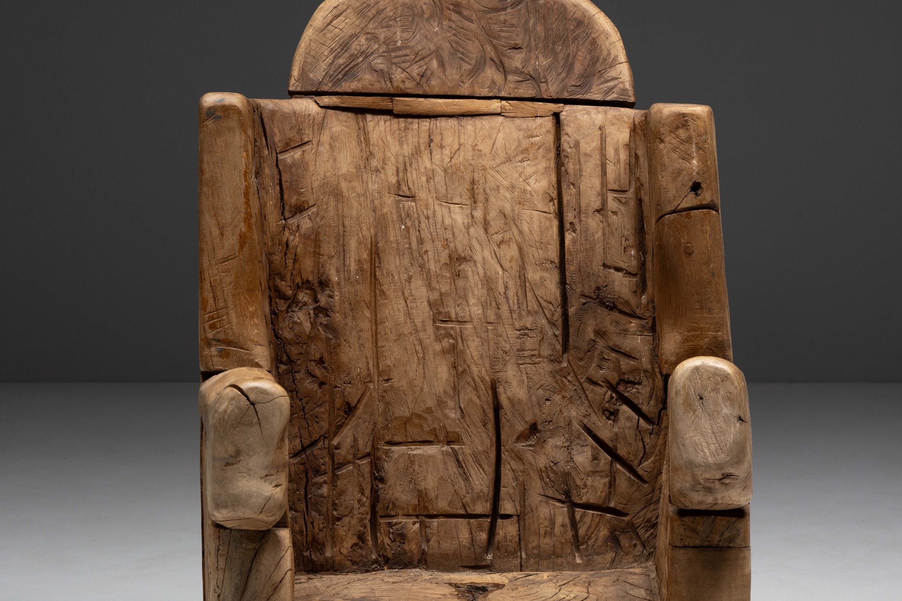 Raw monoxylite throne chair with monumental proportions
