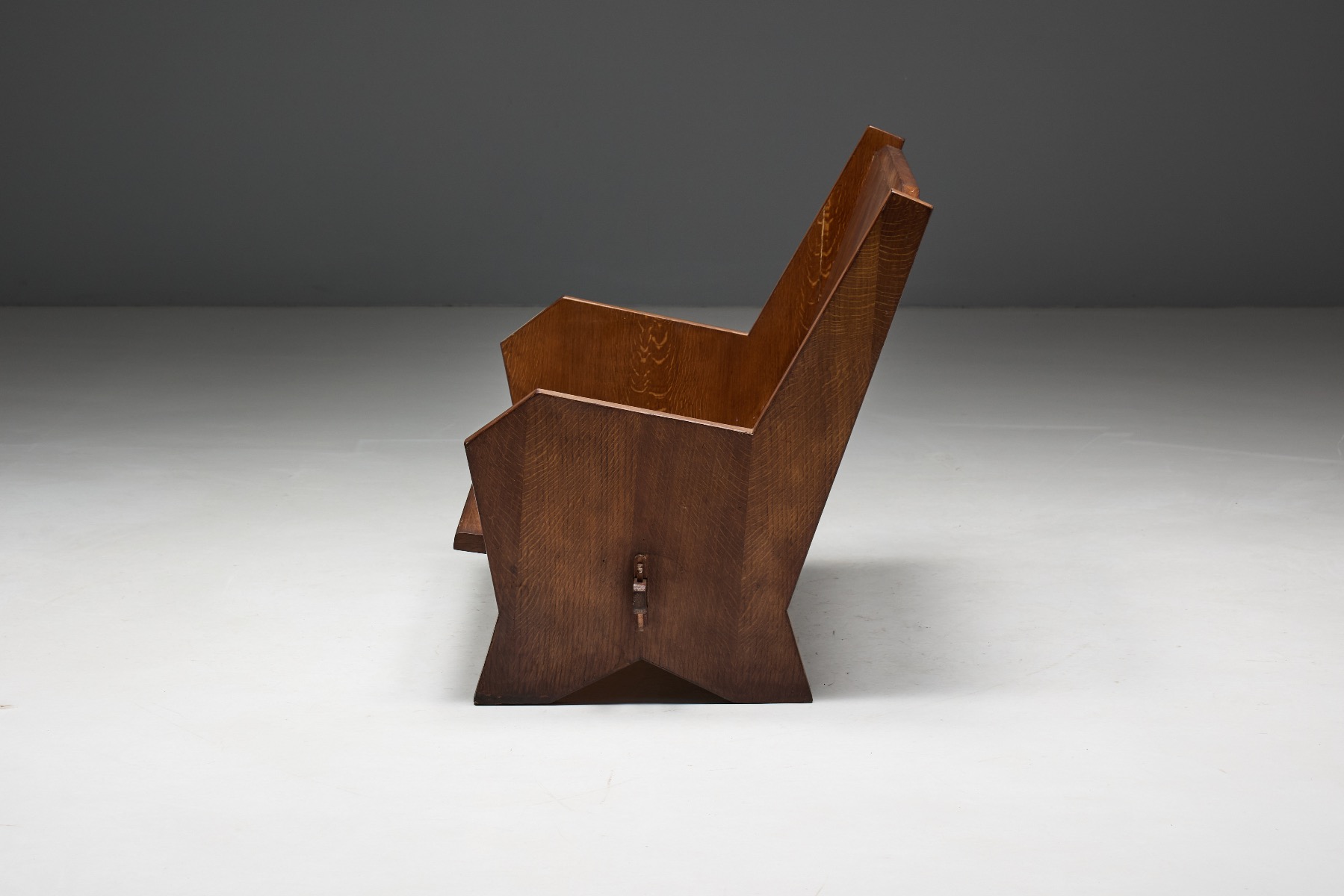 Refined Italian beechwood seating