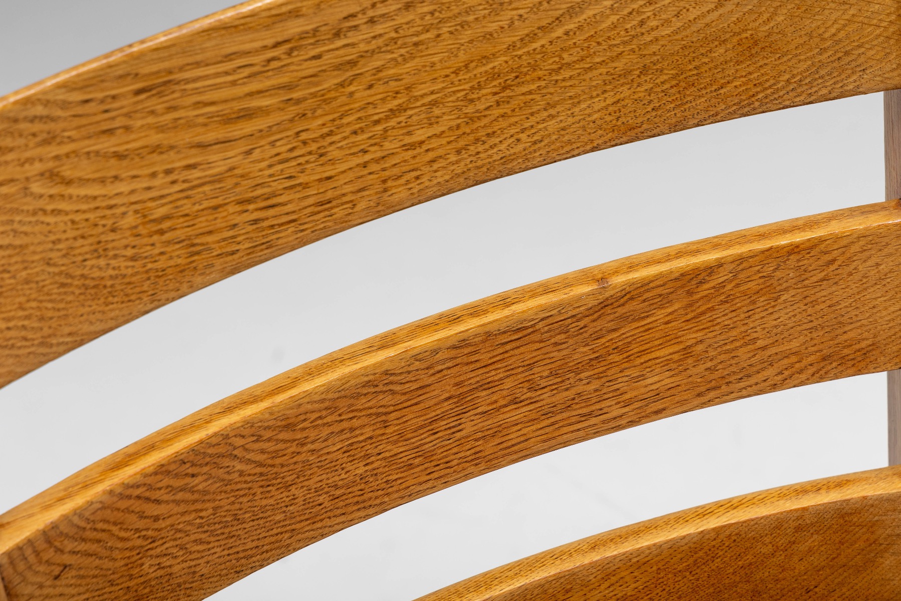 Retro oval dining table in oak Dutch design