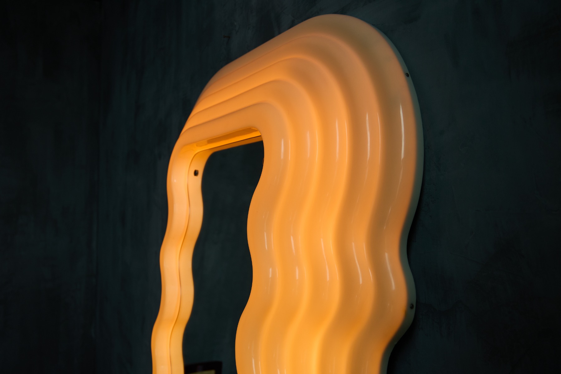 Sculptural Ultrafragola illuminated mirror