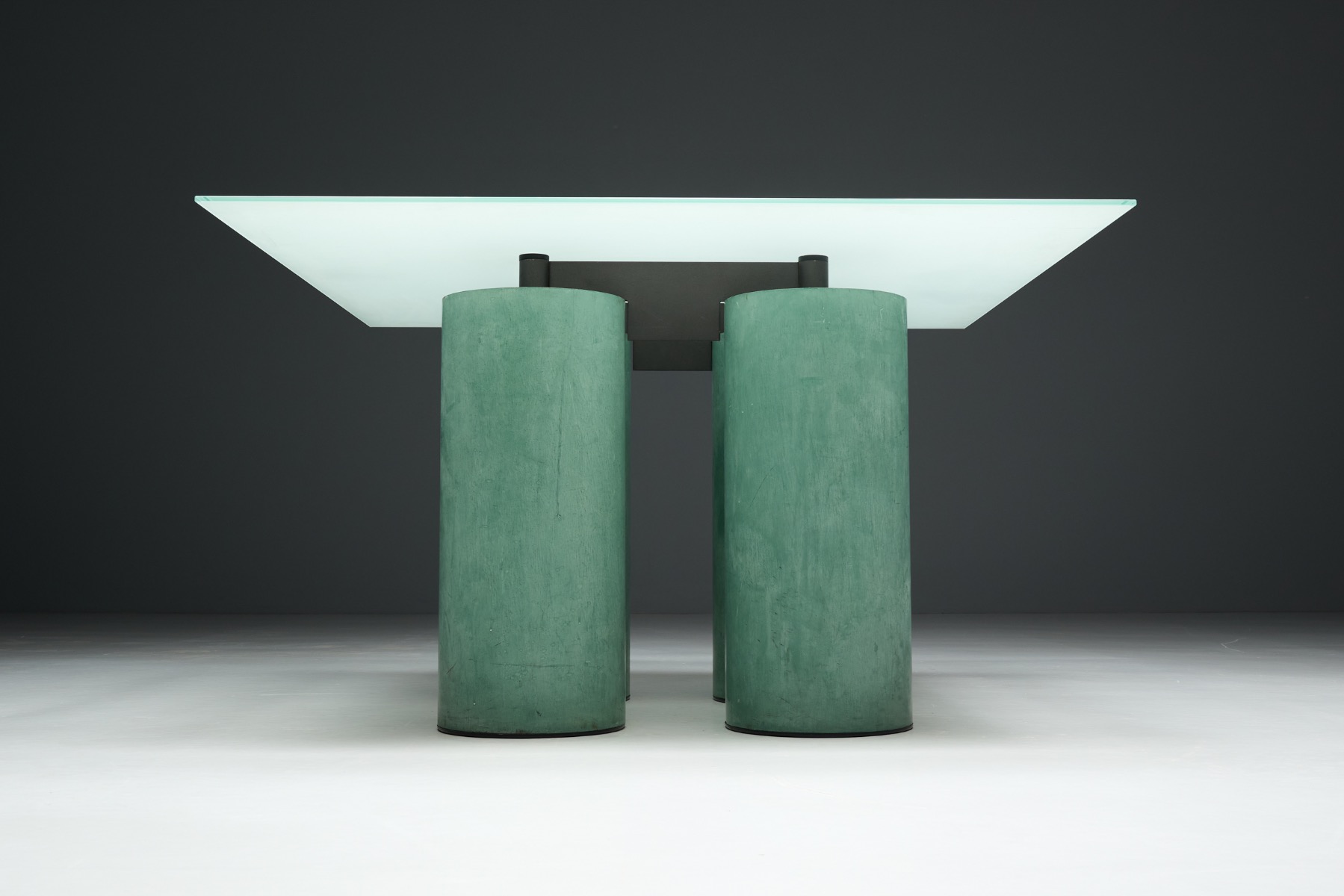 Italian modern dining table Serenissimo with strong architectural presence