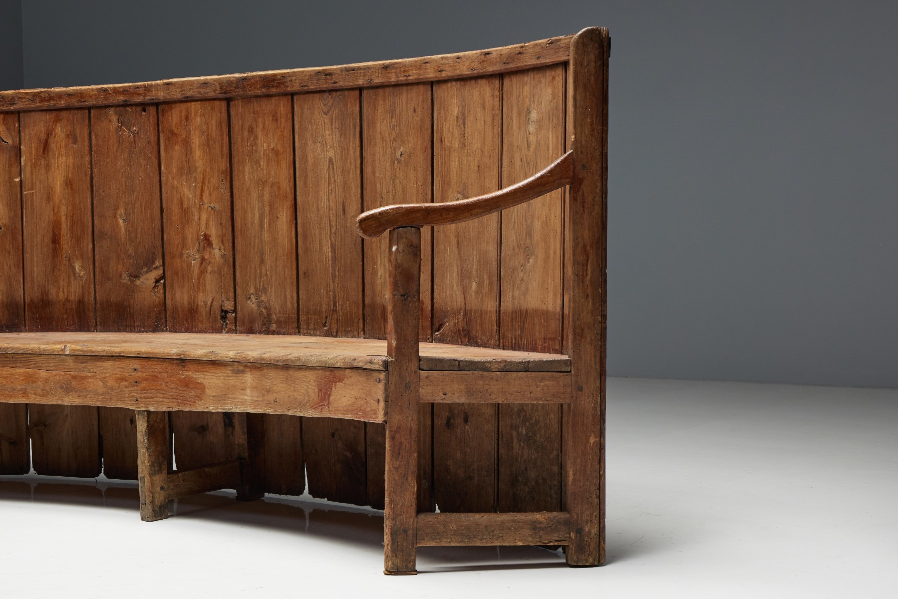 Traditional 1700s high back settle