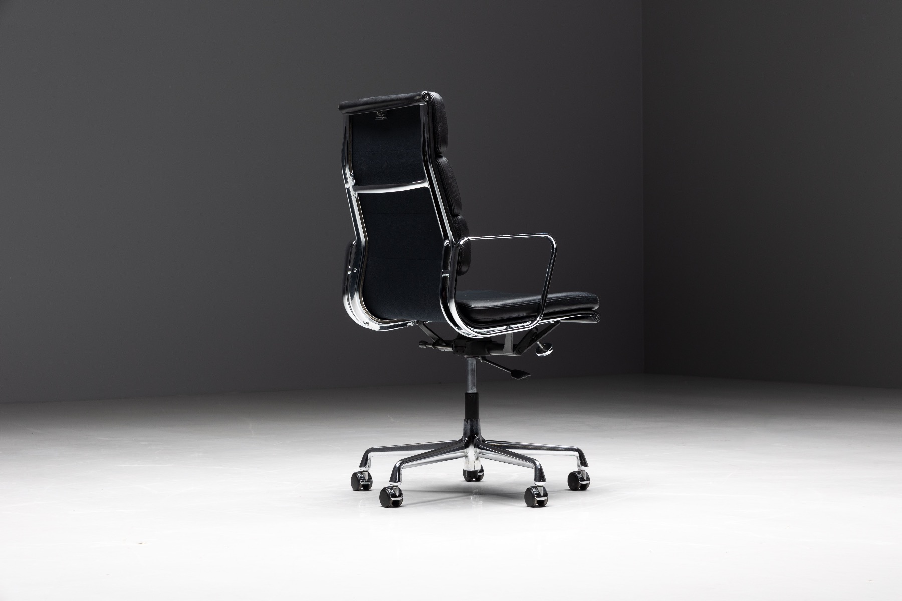 Vitra EA216 Eames desk seating chair