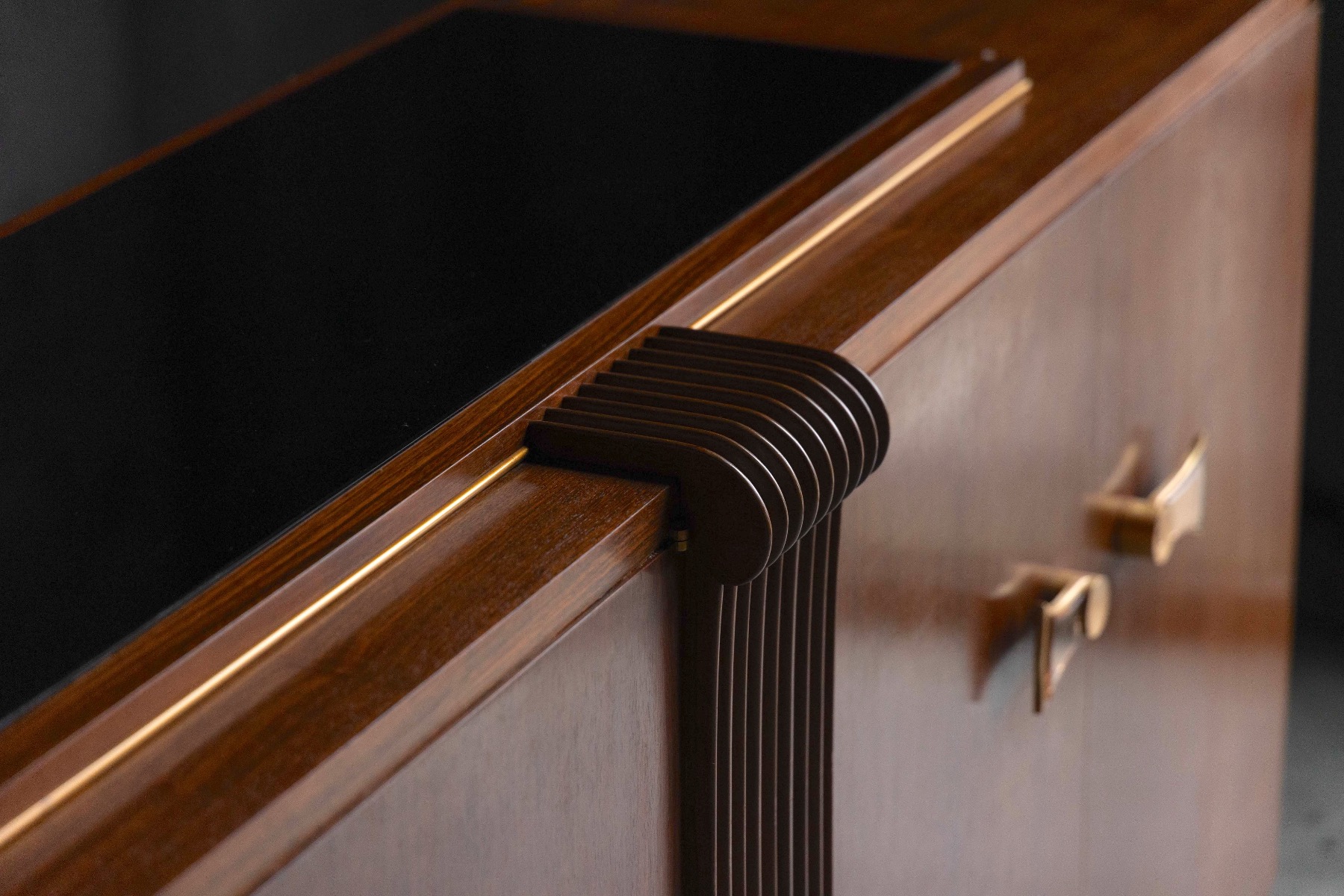 Sculptural walnut Art Deco sideboard from the 1930s