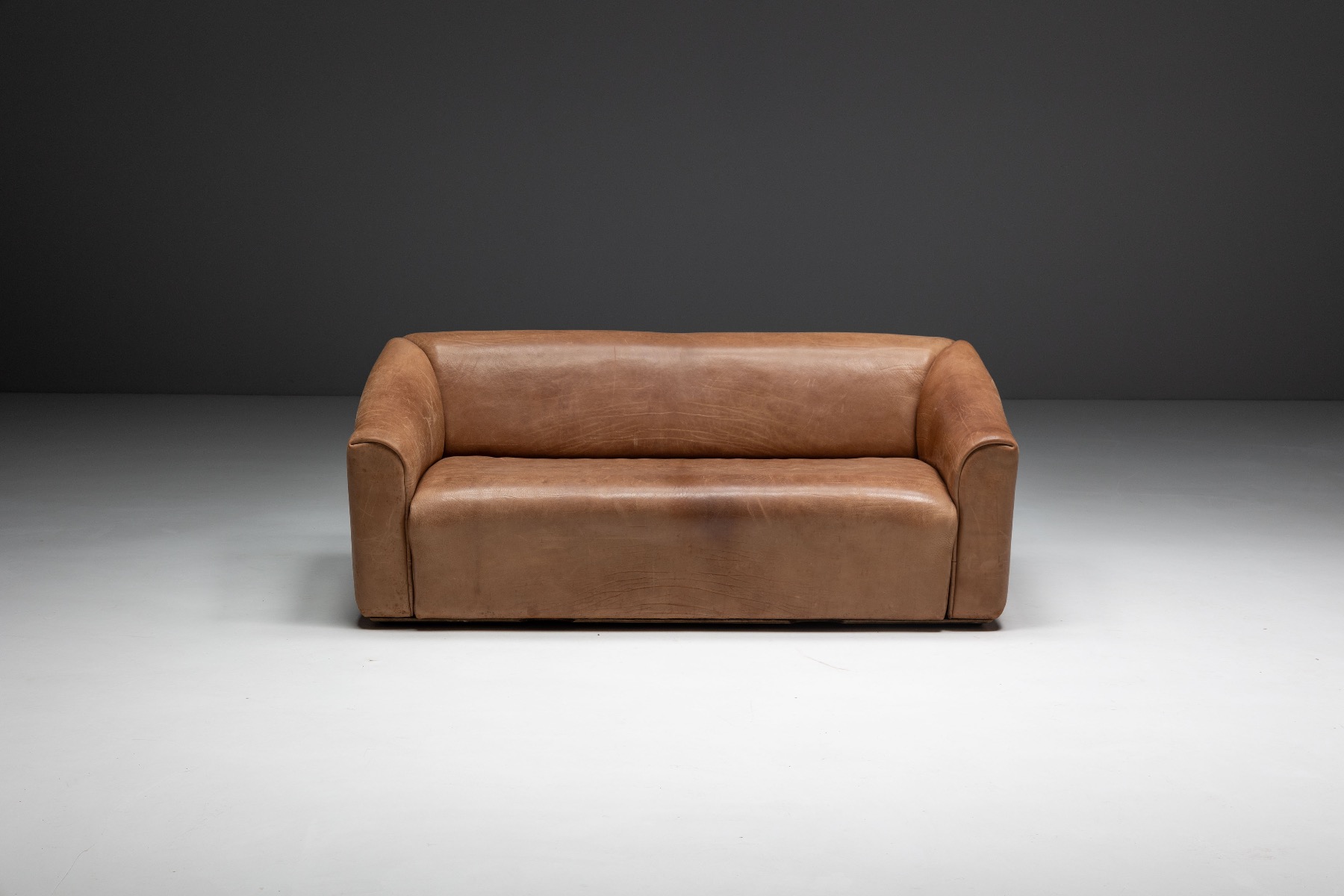 Swiss modernist De Sede DS 47 bullhide leather sofa