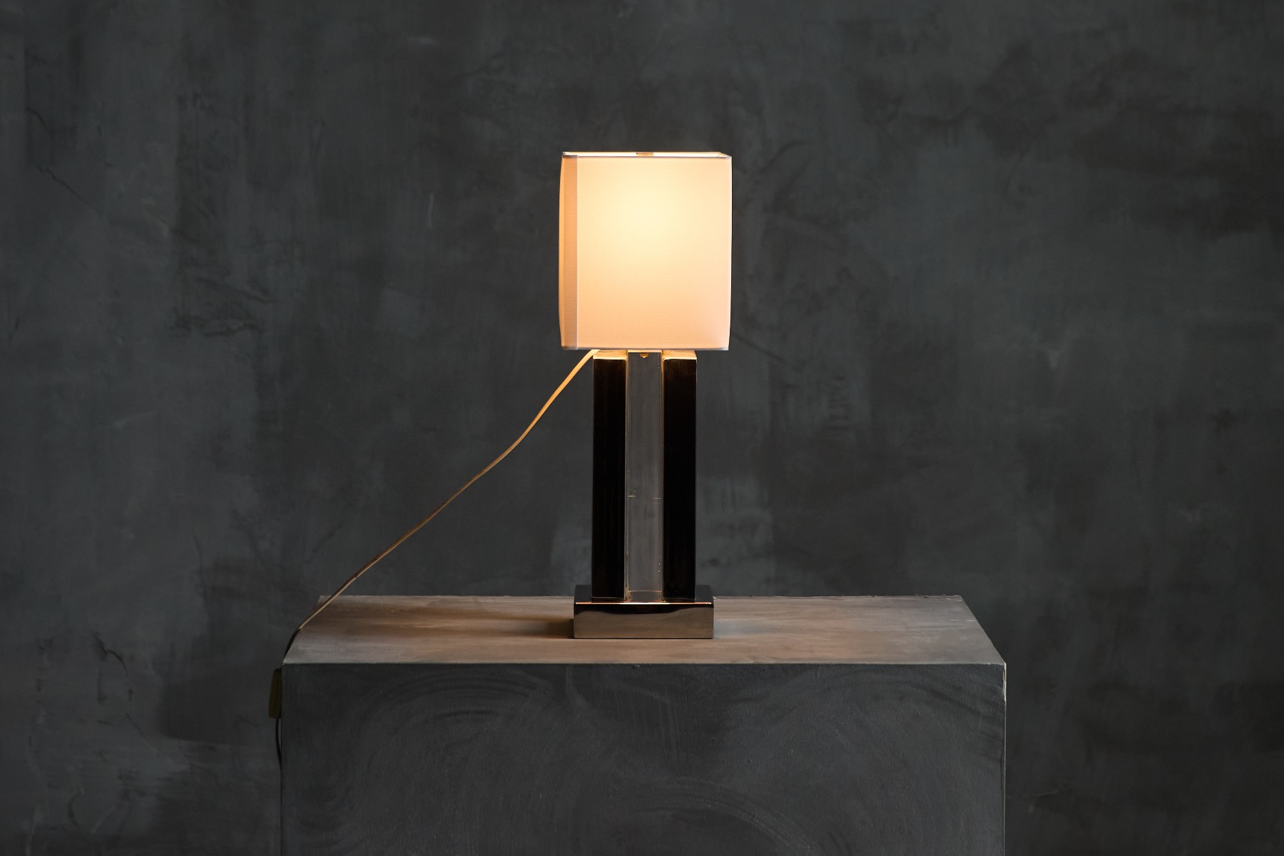 Statement 1970s glam table light