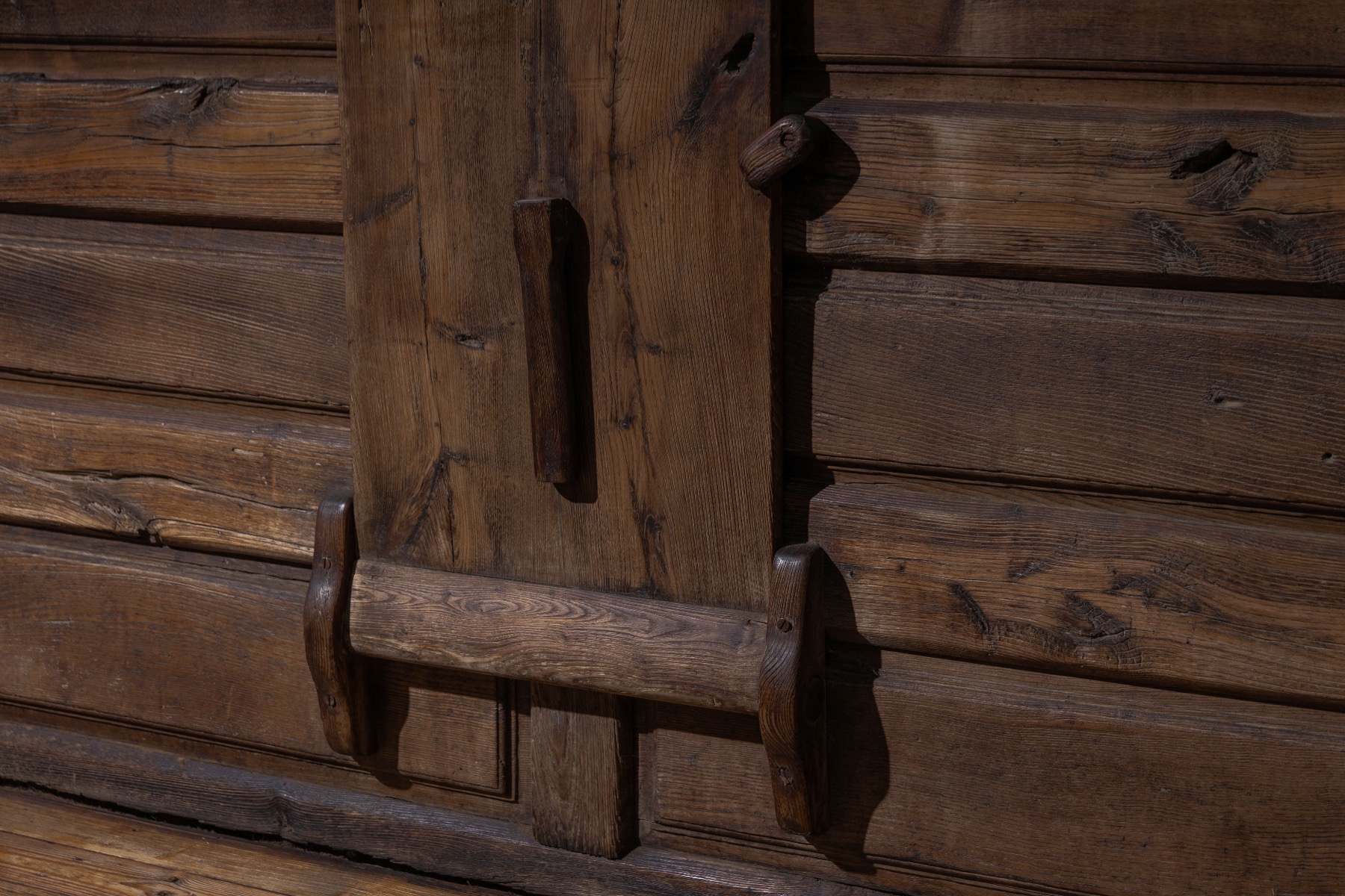Gallery level Alpine monastic bench with folding top