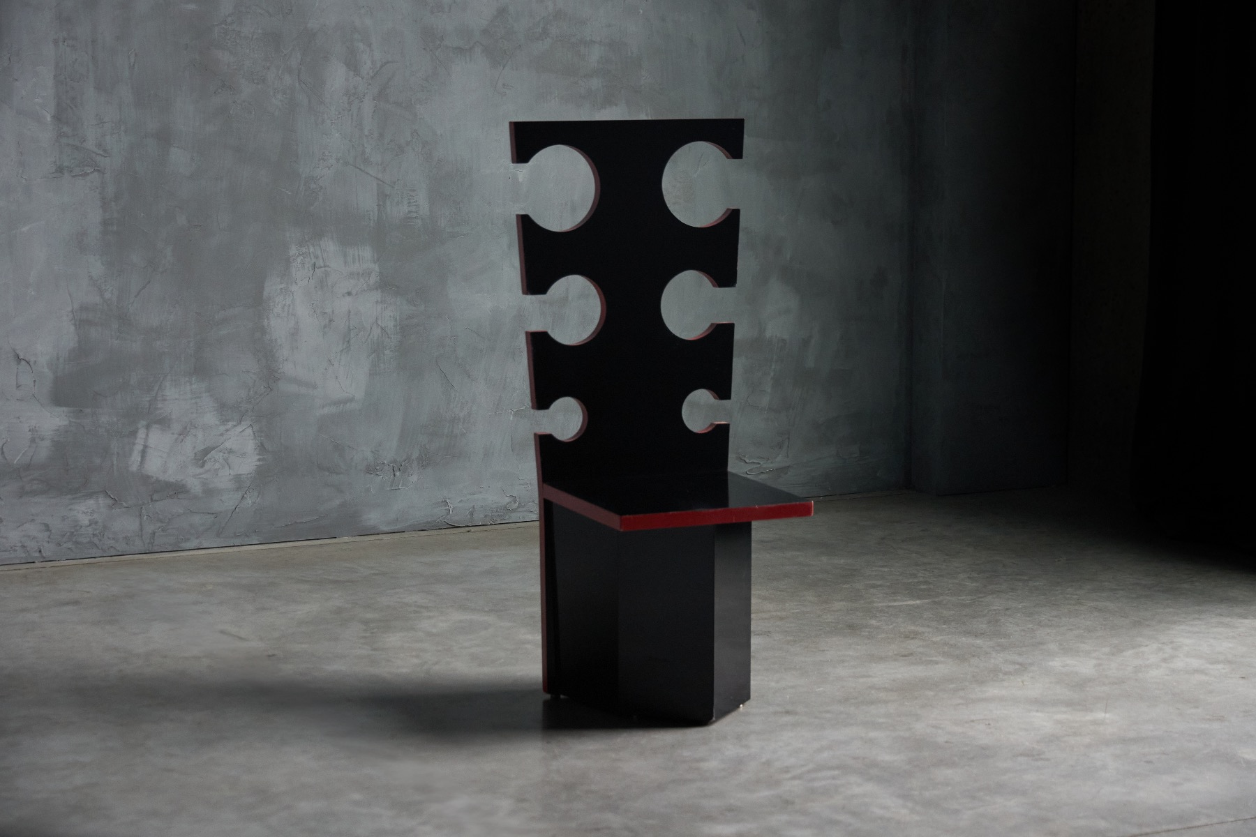 Iconic 1970s Italian sculptural seating design