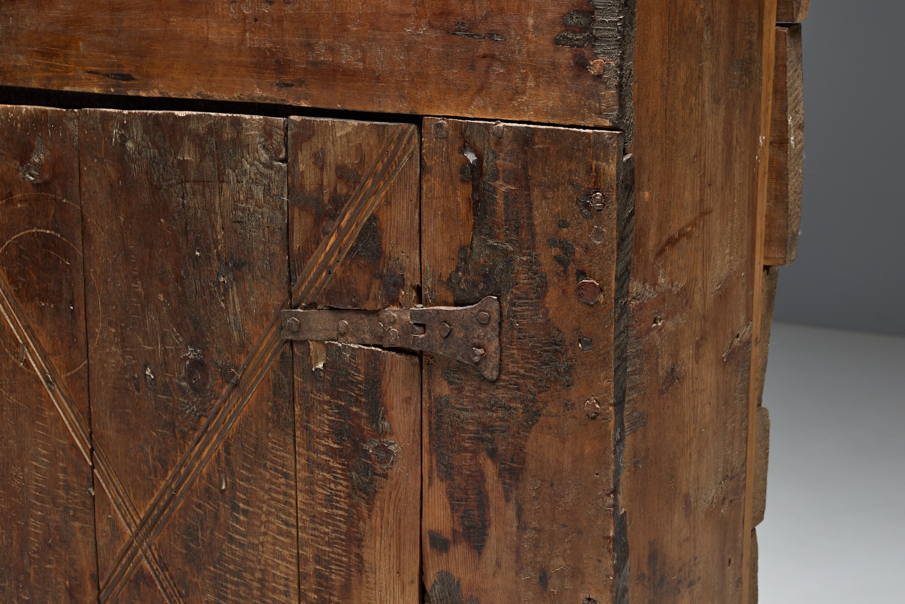 Heritage alpine cabinet with regional identity