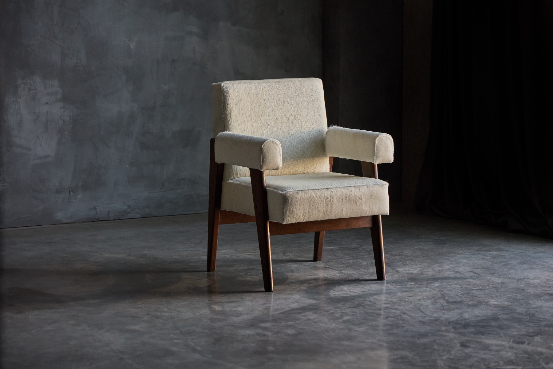 Gallery level LC PJ bridge armchair
