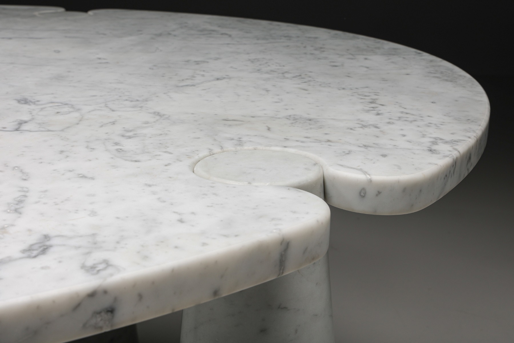Timeless round marble table by Angelo Mangiarotti Eros