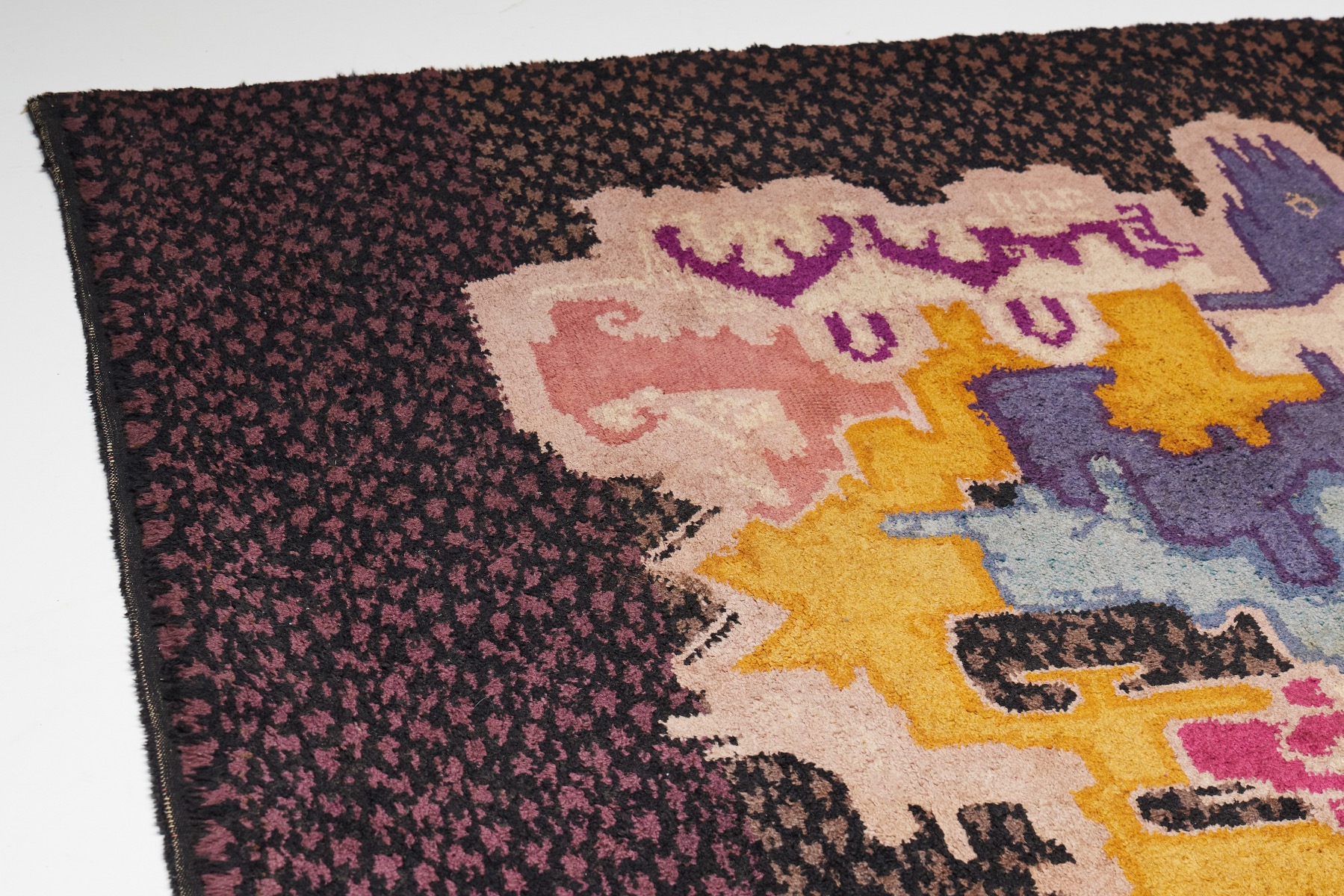 Timeless wool rug by Jaap Gidding design