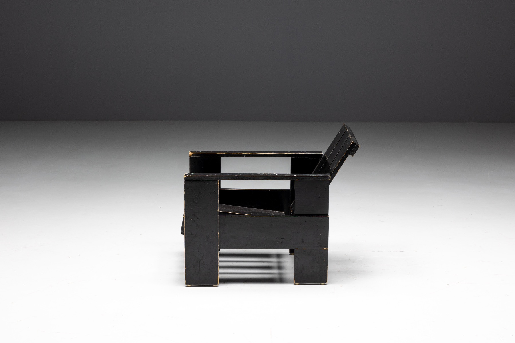 Iconic crate chair by Gerrit Rietveld design