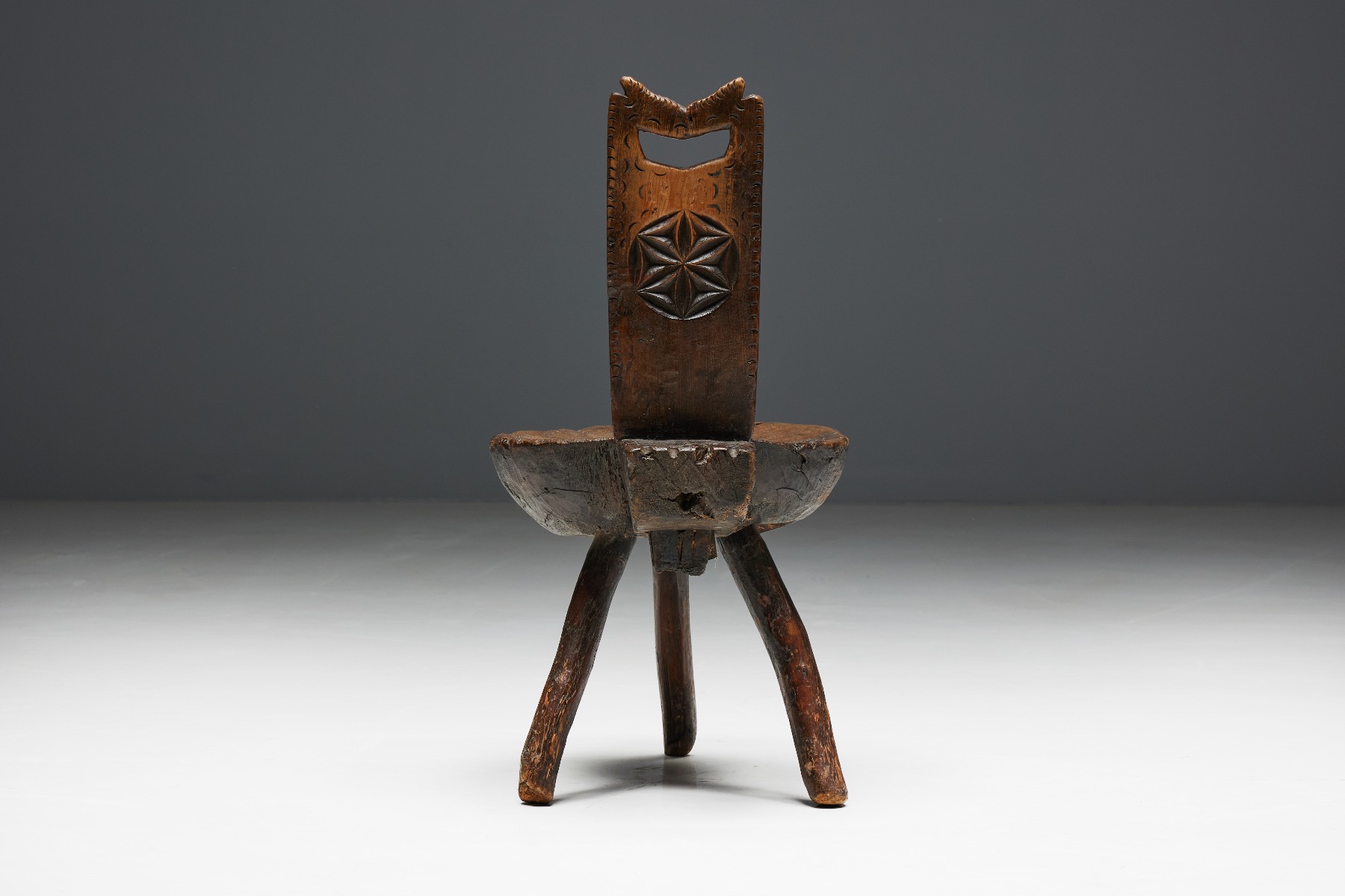 Aged wood wabi sabi tripod chairs in primitive design