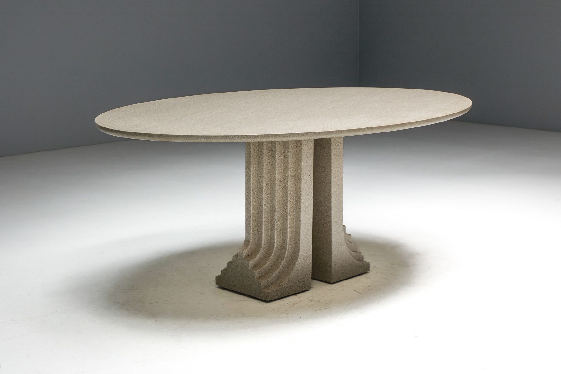 Modernist Italian dining table Samo designed by Carlo Scarpa