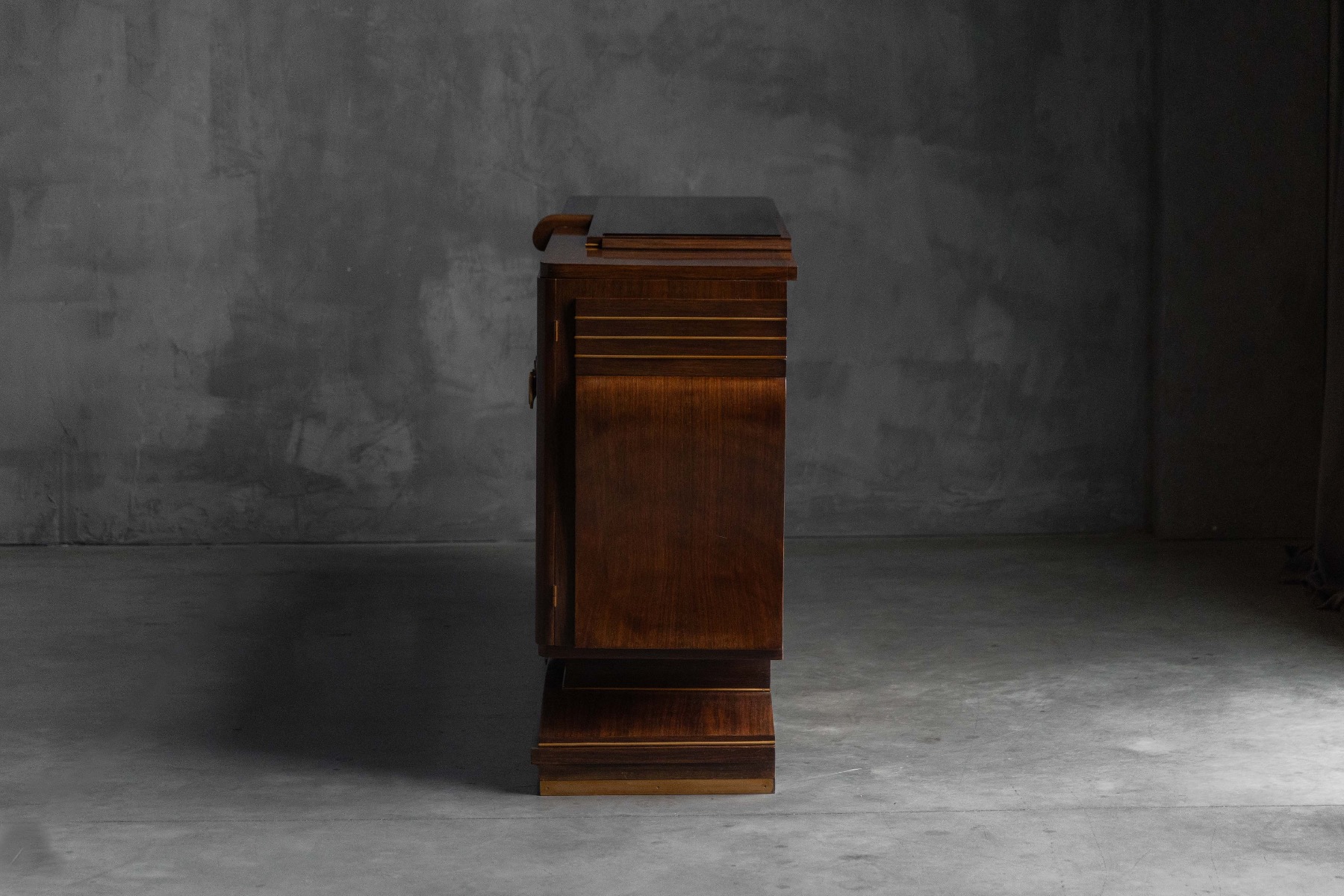 Streamlined Art Deco sideboard executed in walnut wood