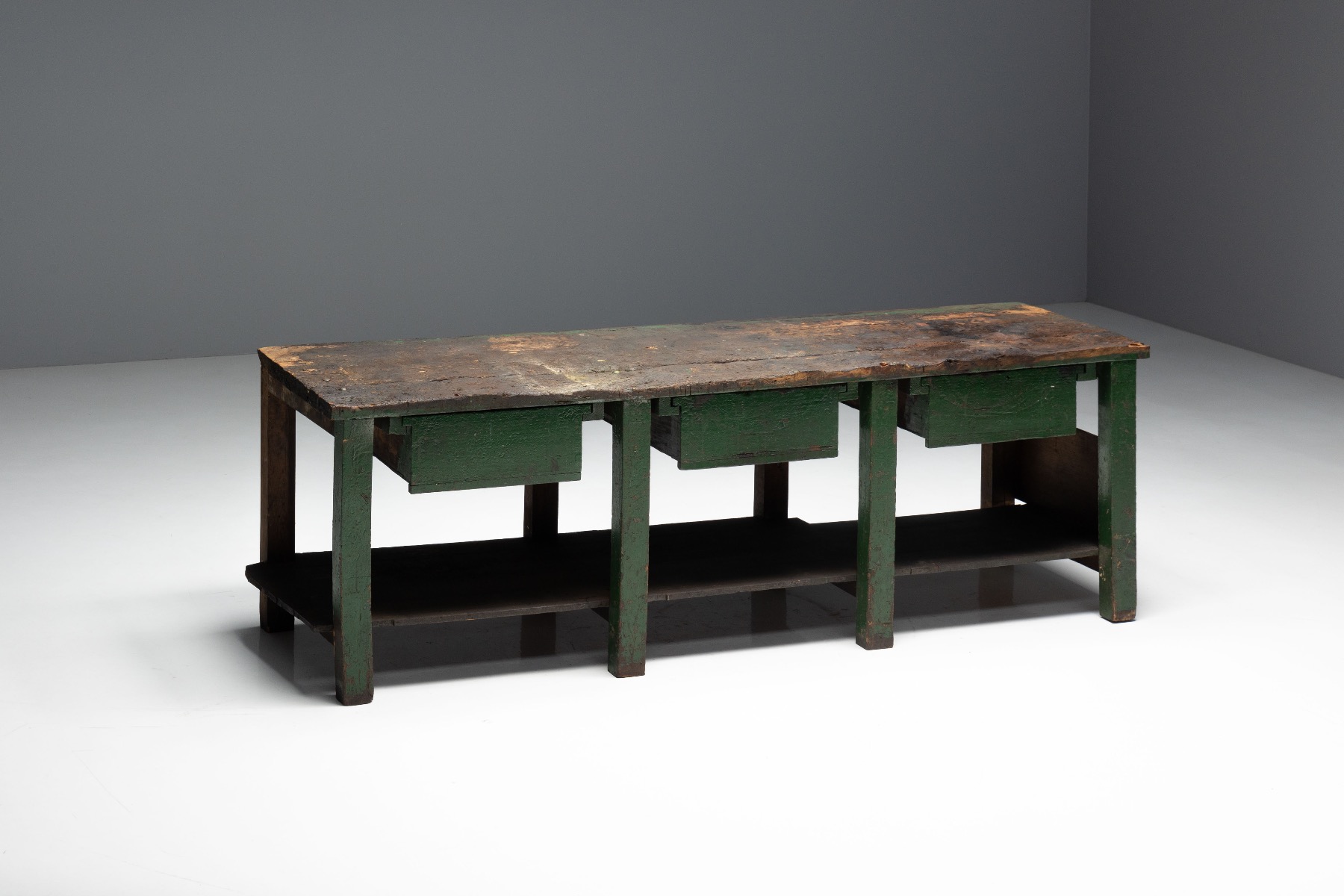 European industrial workbench from the early 1900s