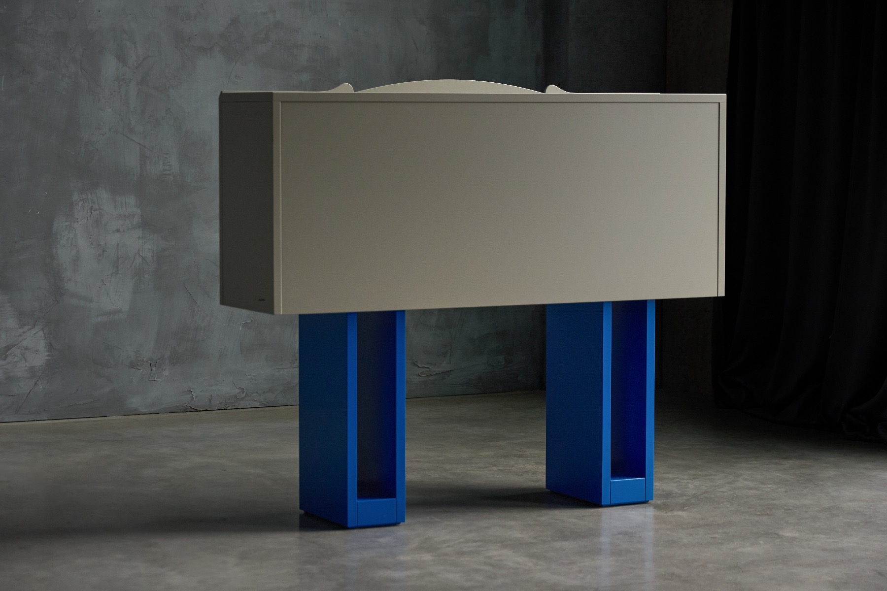 Expressive Cantaride bar cabinet with sculptural presence