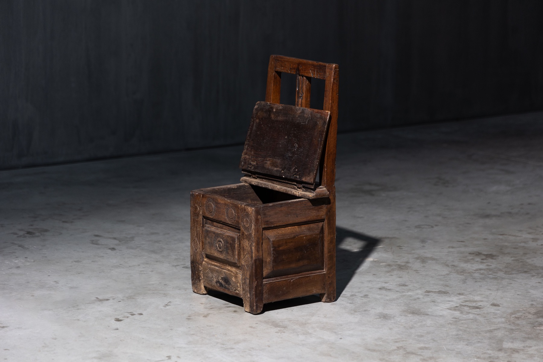 Traditional 19th century rural storage seat
