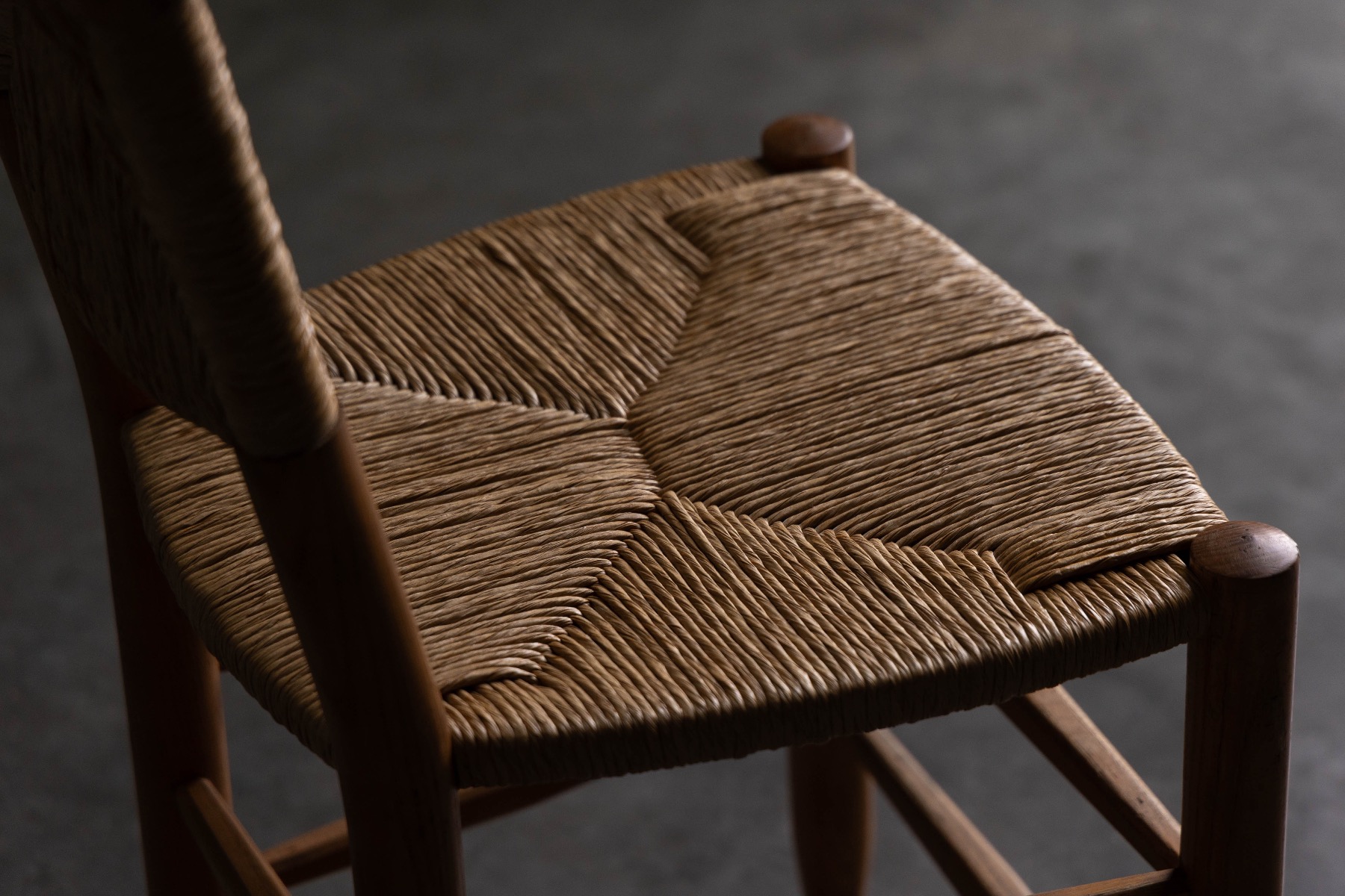 Bauche dining chair reflecting Perriand’s design language