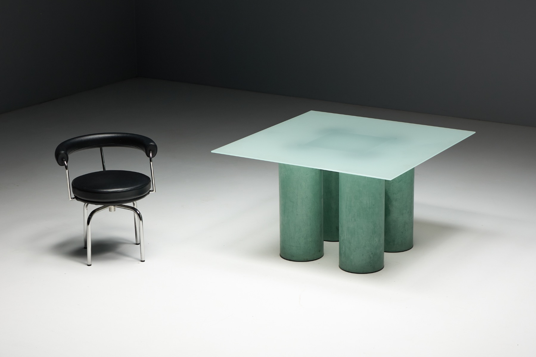 Collectible Italian design dining table Serenissimo by Vignelli