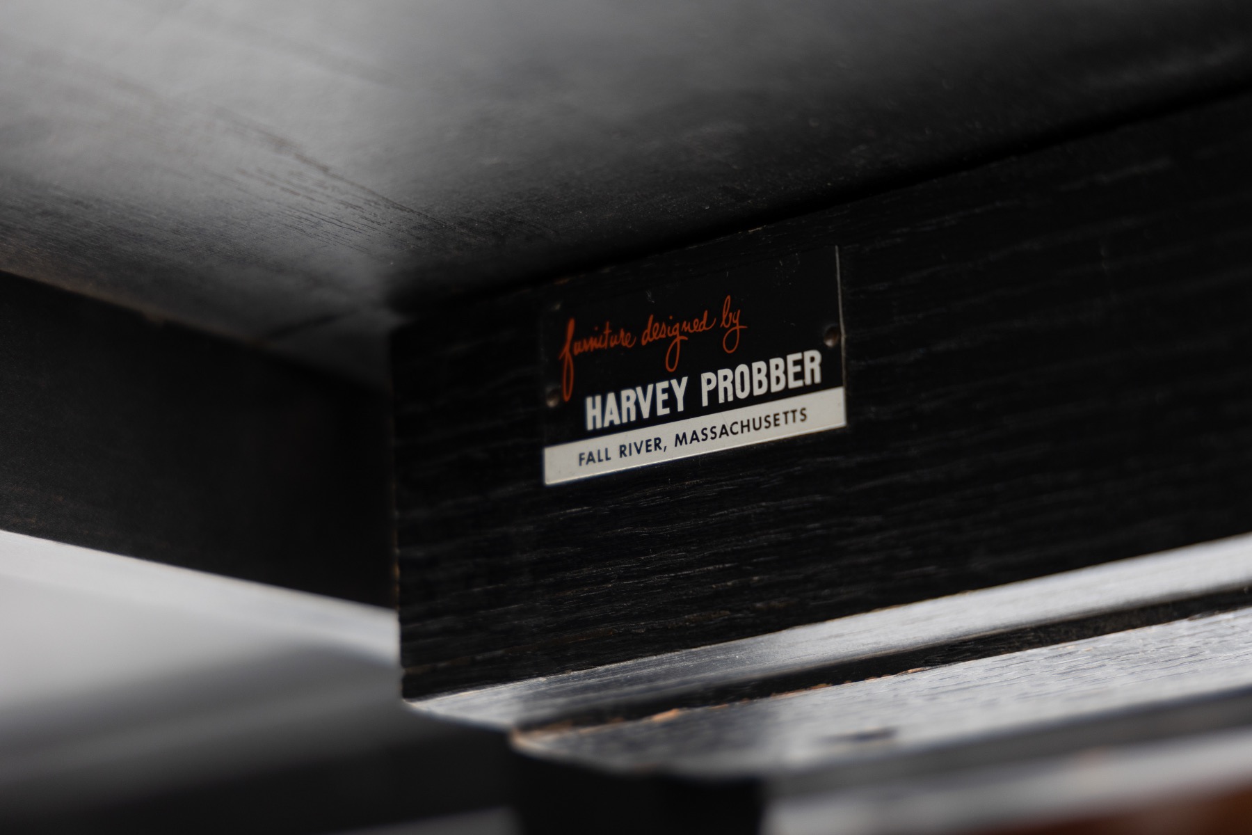 Minimalist extendable dining table in Harvey Probber style