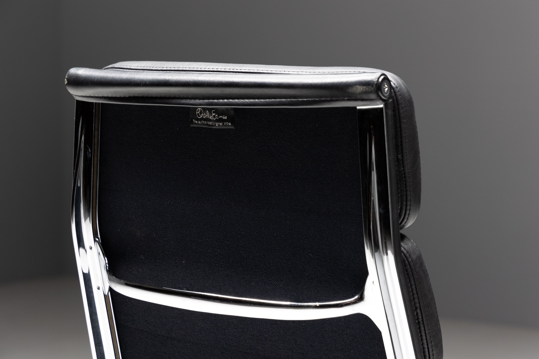Modernist office chair EA216 by Eames for Vitra