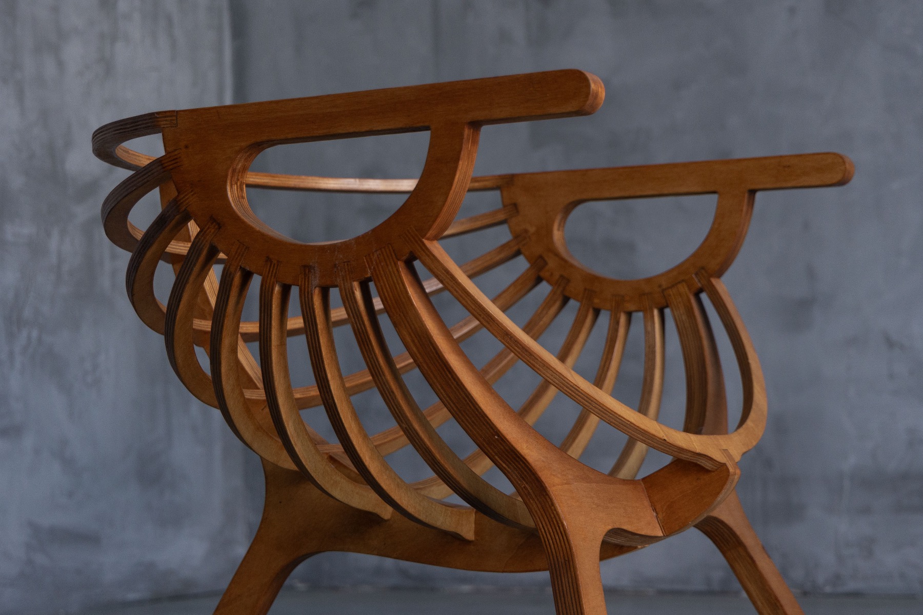 Modernist shell lounge chair from the 1980s style