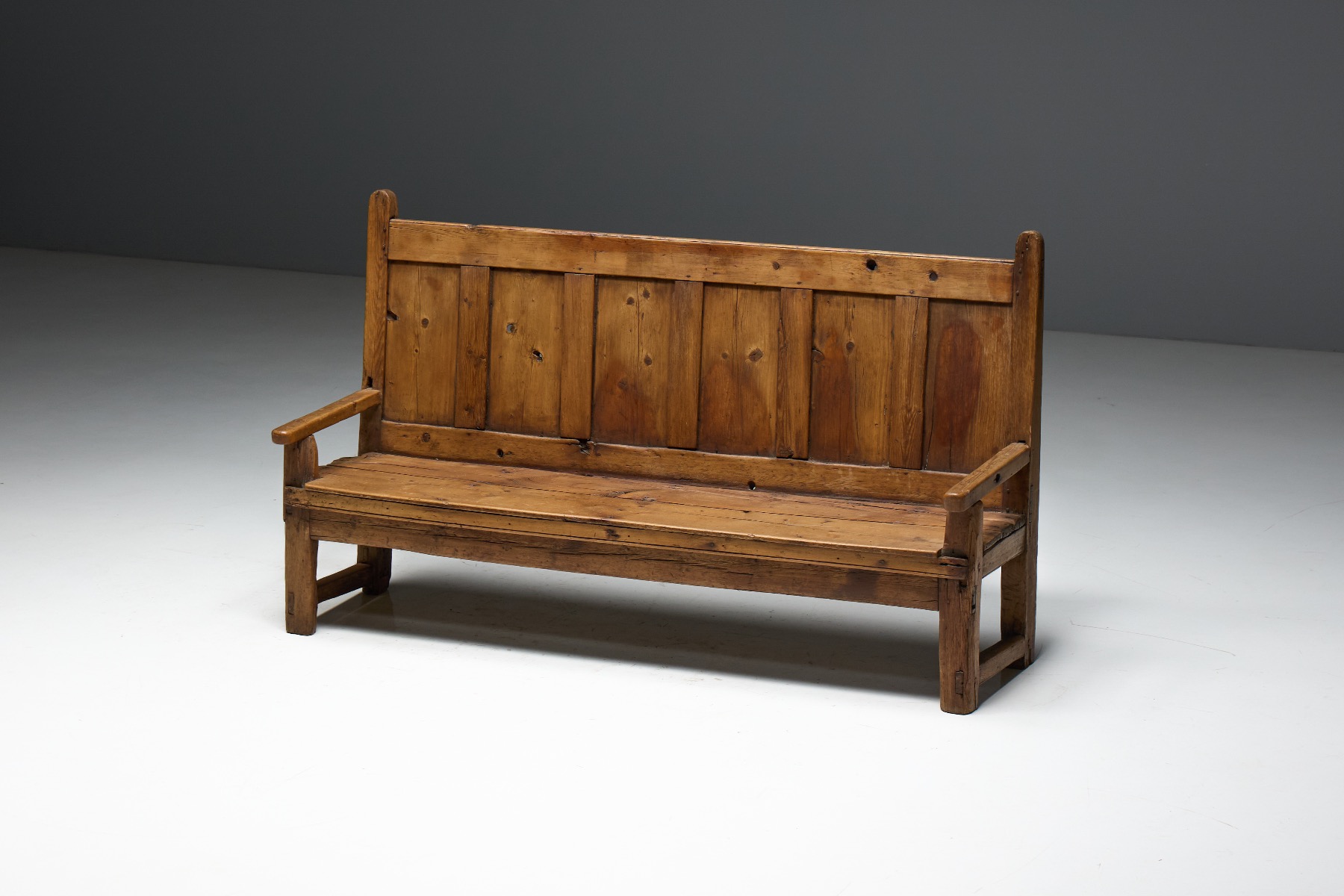Museum level travail populaire bench from the 19th century