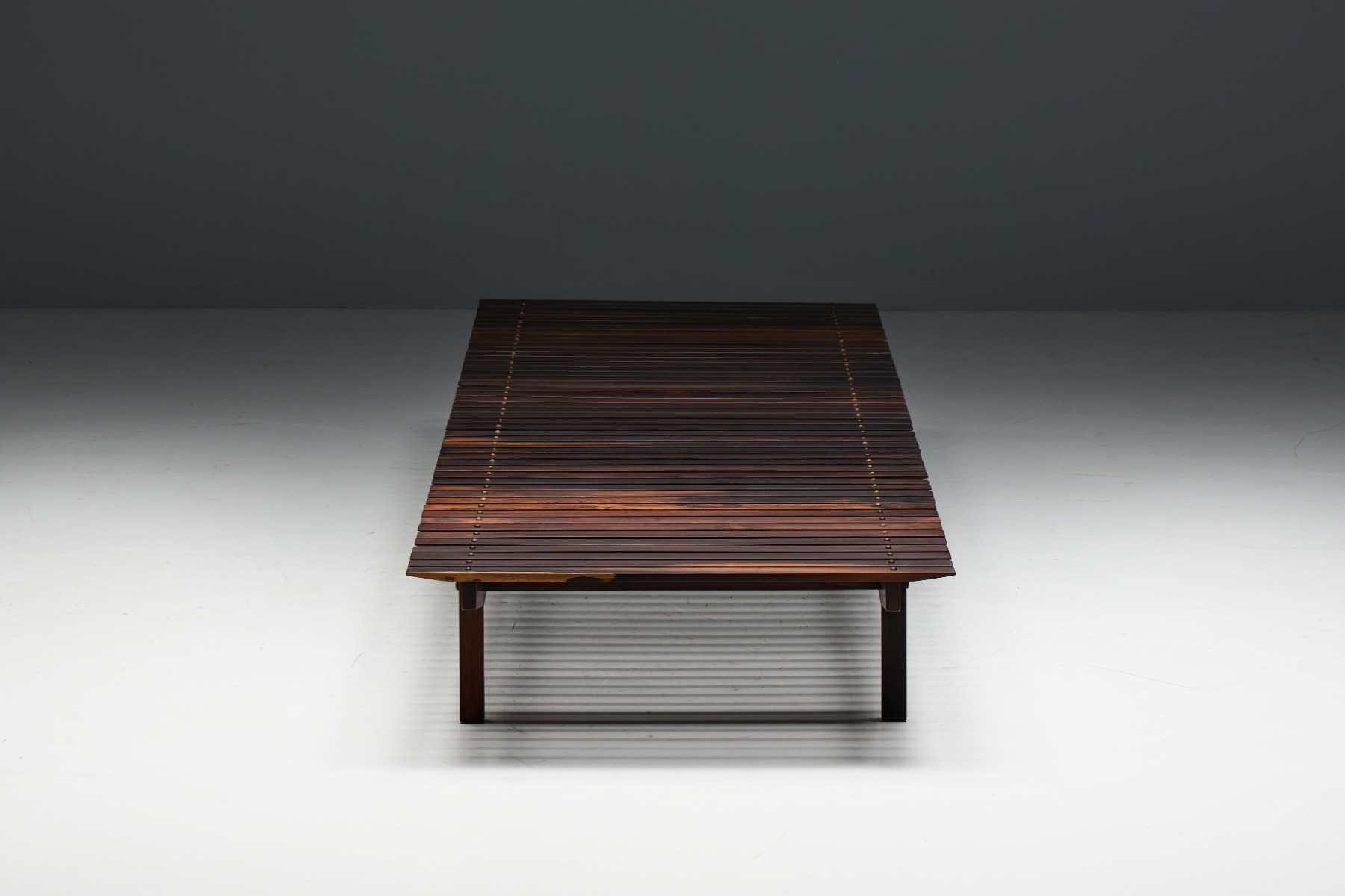 Design classic Brazilian bench by Rodrigues