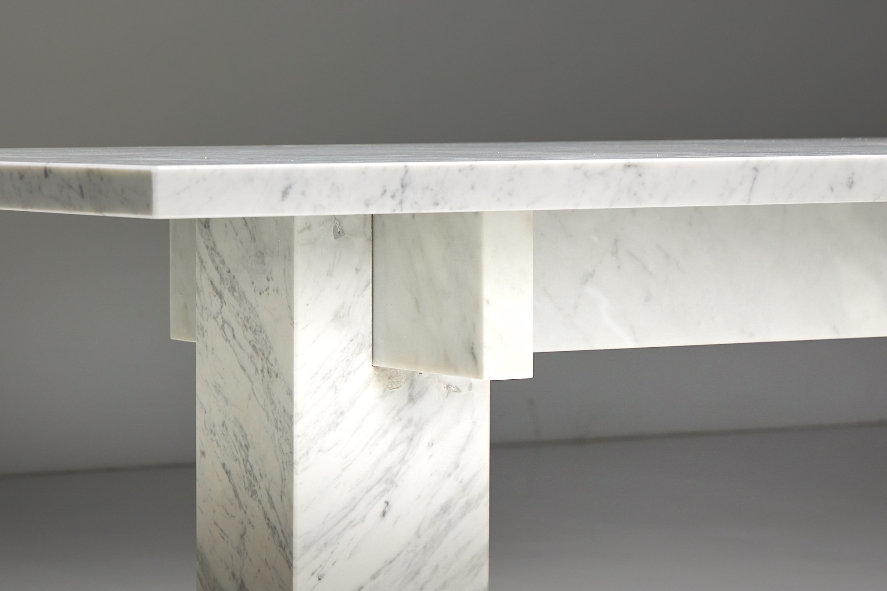 Timeless Carrara marble table design