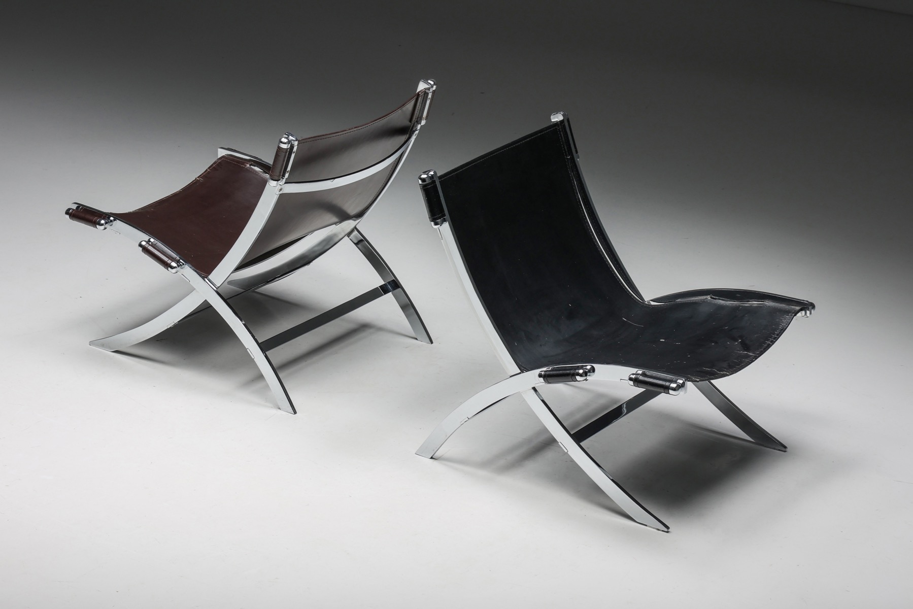 Timeless scissor chair by Antonio Citterio design