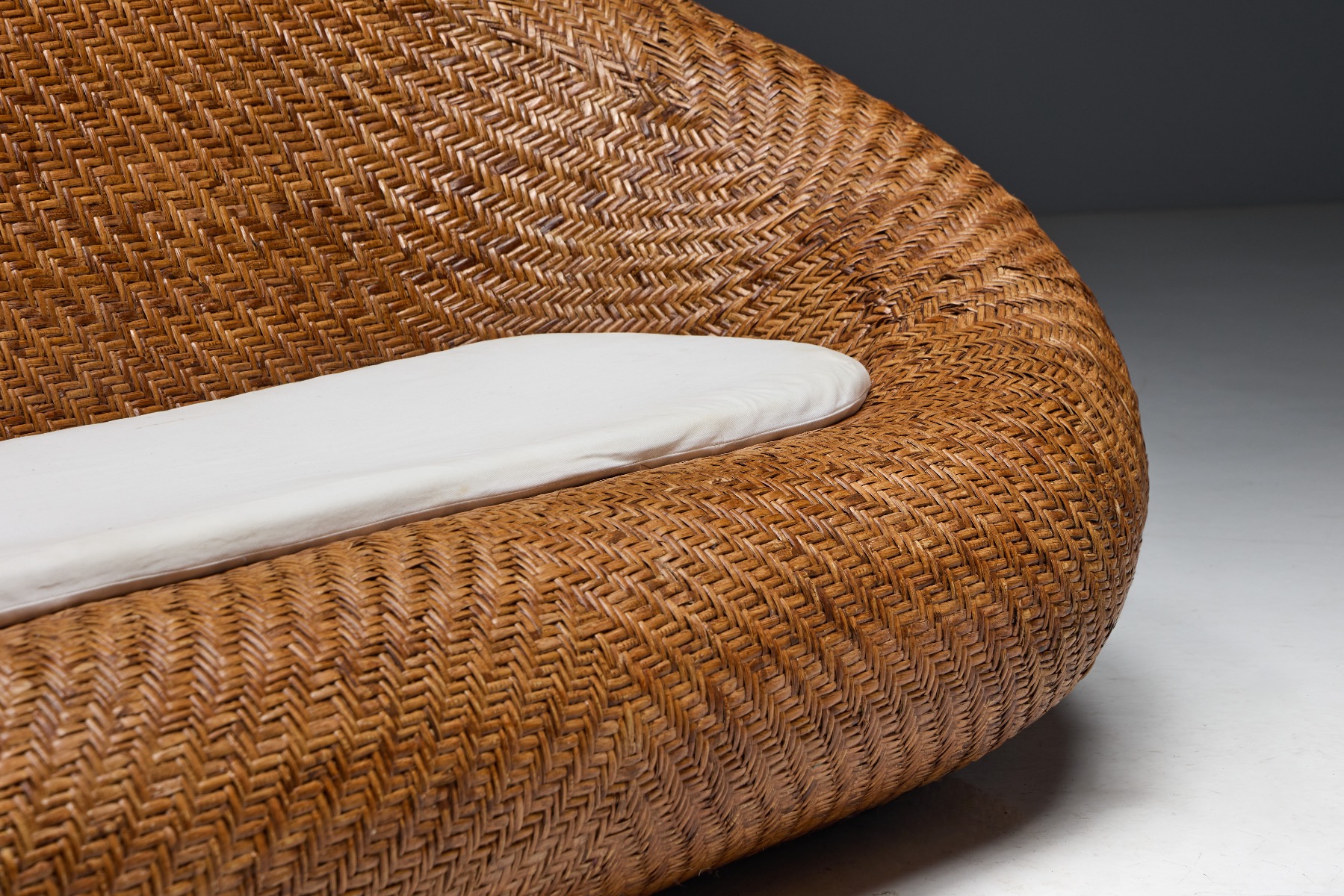Organic wicker sofa with handwoven structure