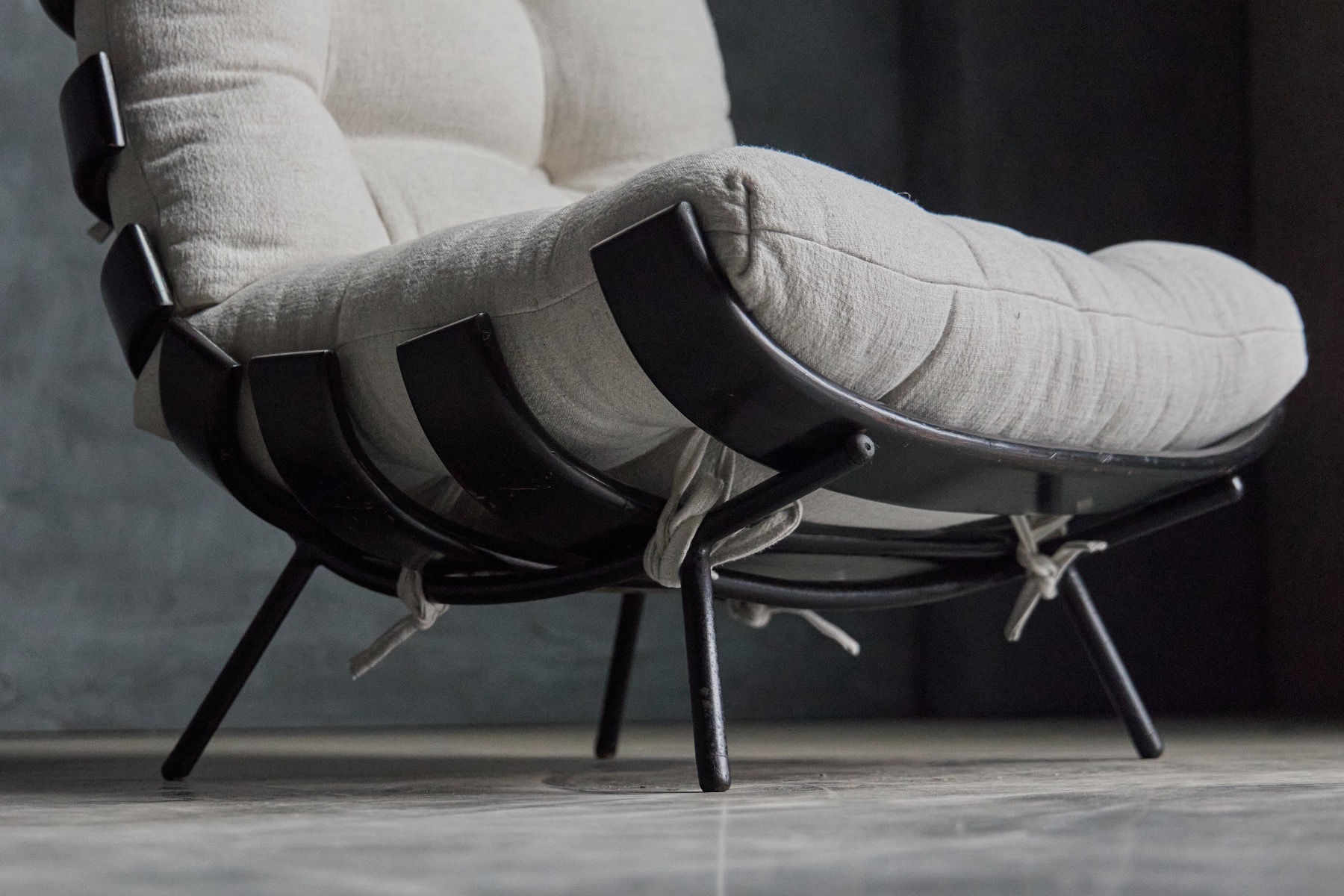 Expressive wood structure Costela seating