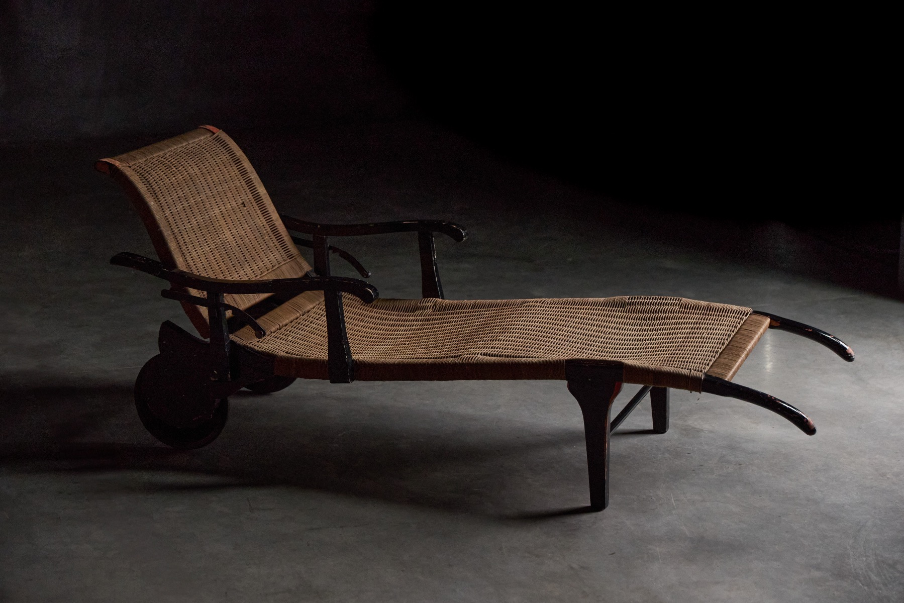 Authentic 1925 sunbed by Helene Korting